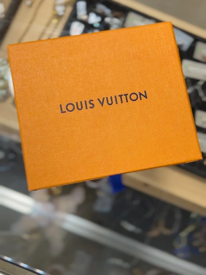 Just in at @greenestreetexton!🤠👢 This adorable cowboy boot keychain is a must-have!✨

Available for $480.95

Call or email us for inquiries!
📞610-466-5713
📧fairfield@greenestreet.com