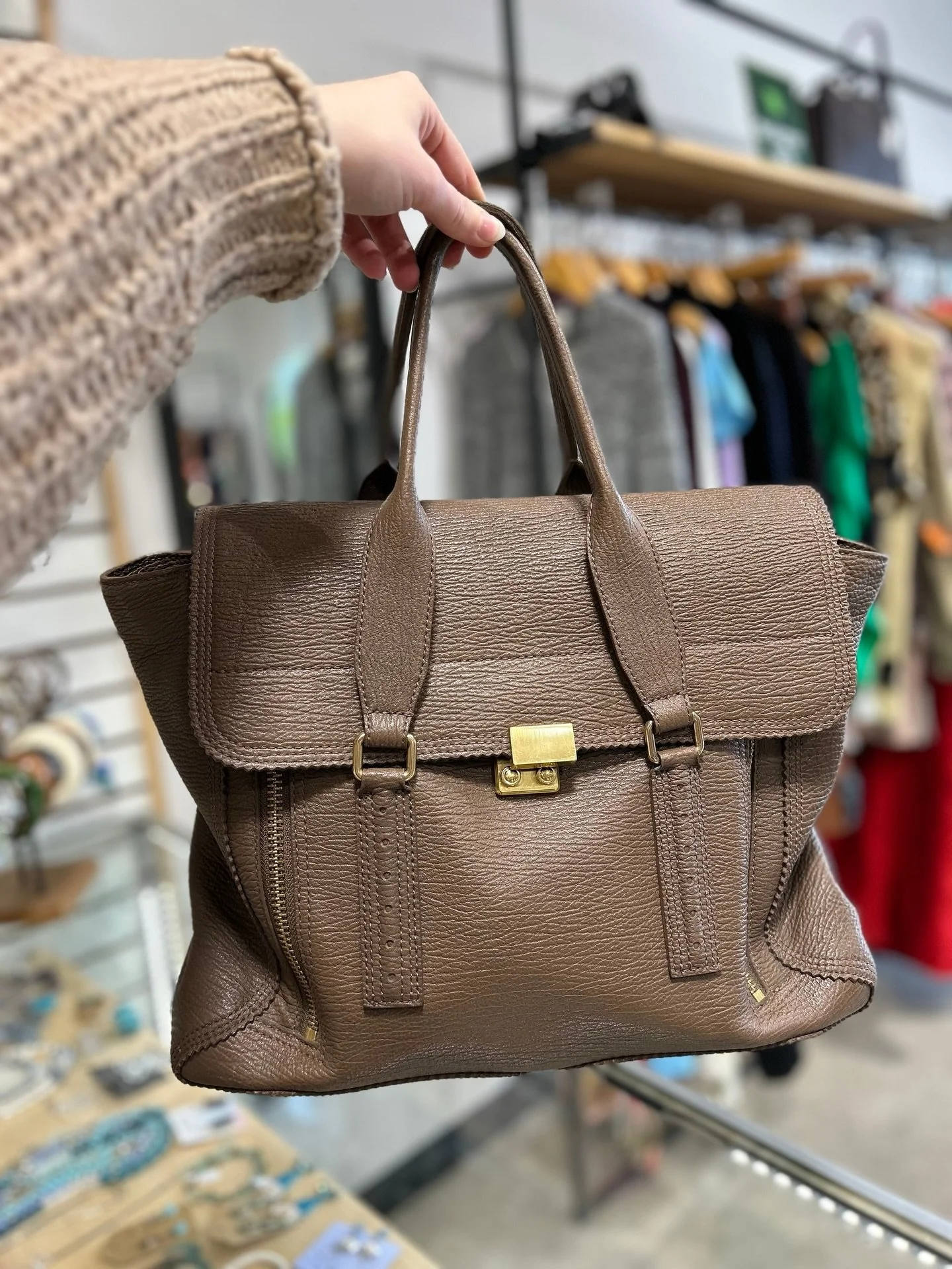 New in at @greenestreetexton✨ This gorgeous 3.1 Phillip Lim bag!

Available for $110.95

Call or email us for inquiries!
📞610-466-5713
📧fairield@greenestreet.com