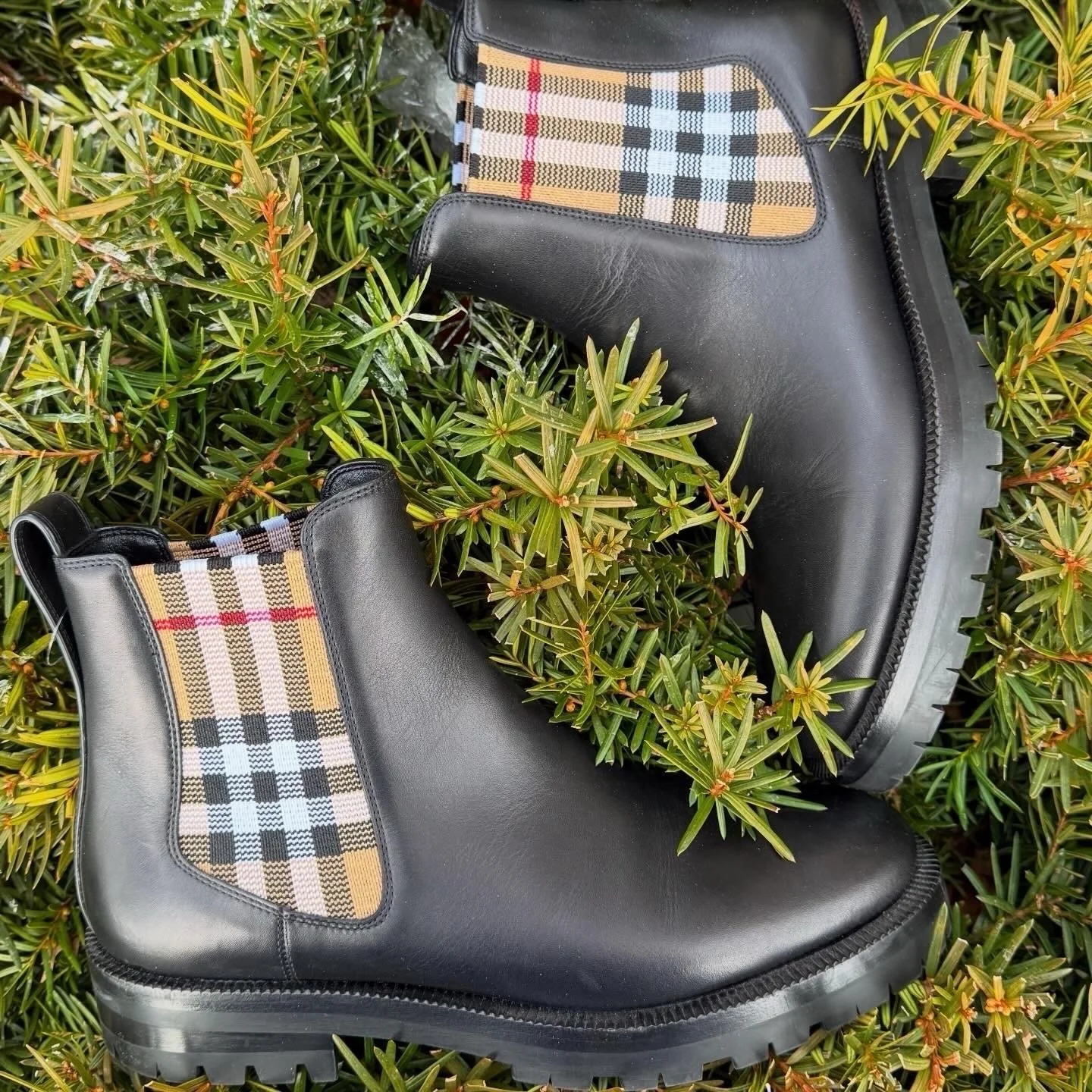 The cutest pair of rain boots, new in at @greenestreetprinceton!✨

Size 36.5 $450.95

Call or email us for inquiries!
📞609-924-1997
📧princeton@greenestreet.com