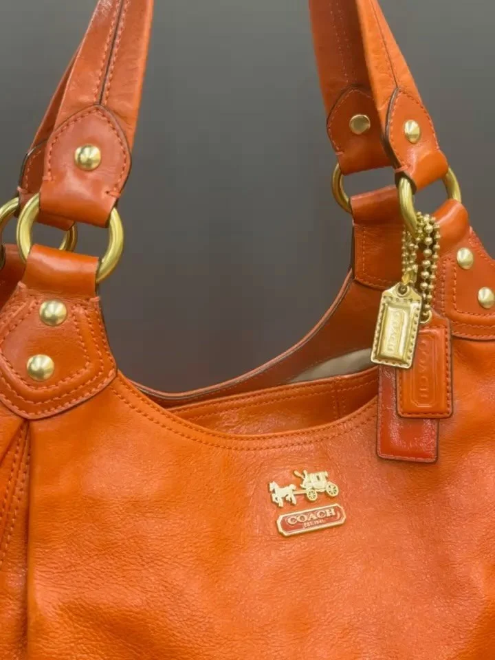 Brighten up your day with this gorgeous orange Coach bag!🍊 Available at @greenestreetenglishvillage

$69.95

Call or email us for inquiries!
📞267-468-7531
📧englishvillage@greenestreet.com