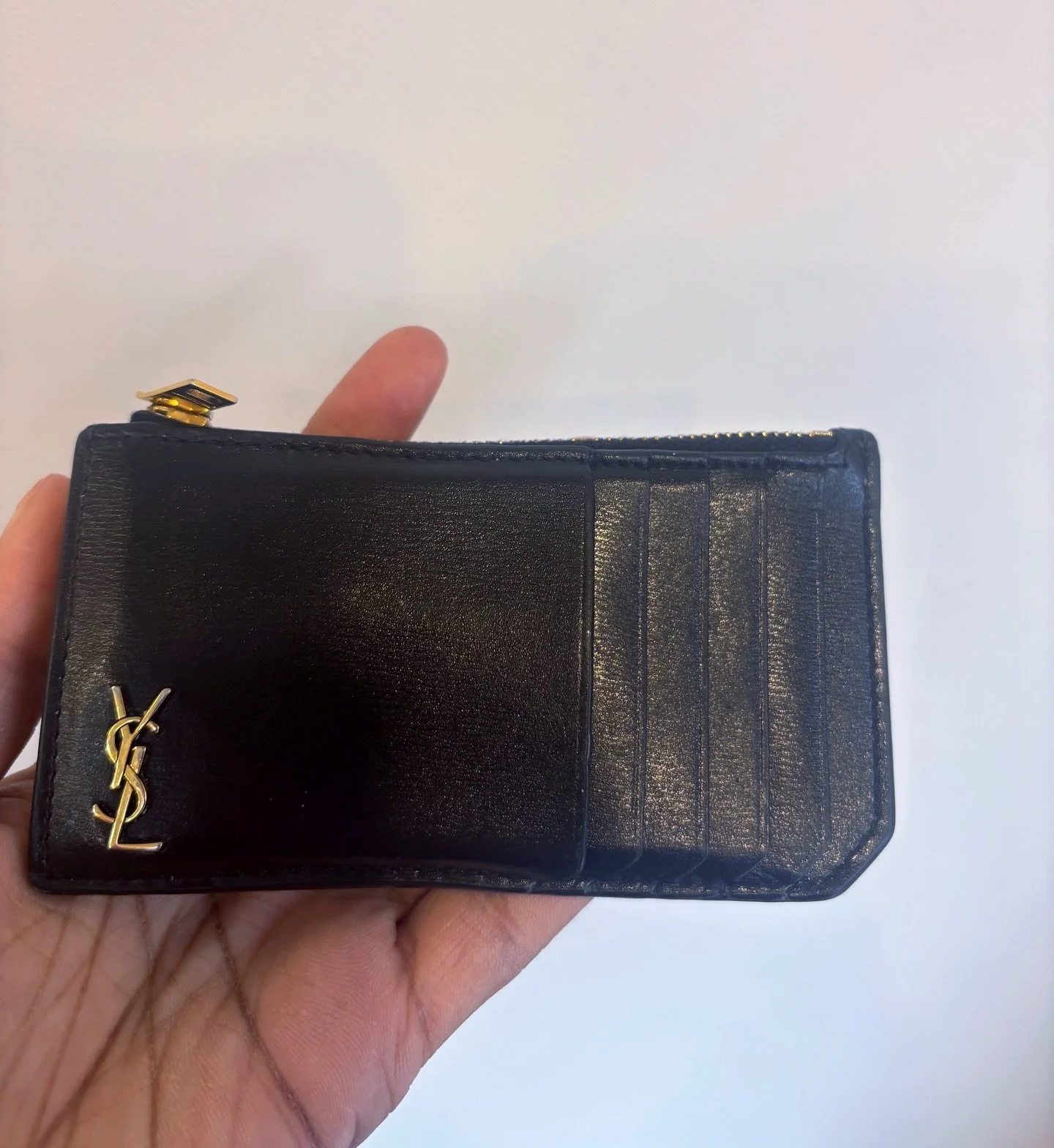 Upgrade your wallet to this gorgeous YSL wallet!✨ Available at @greenestreetsouthstreet

$300.95

Call or email us for inquiries!
📞215-703-7478
📧southstreet@greenestreet.com