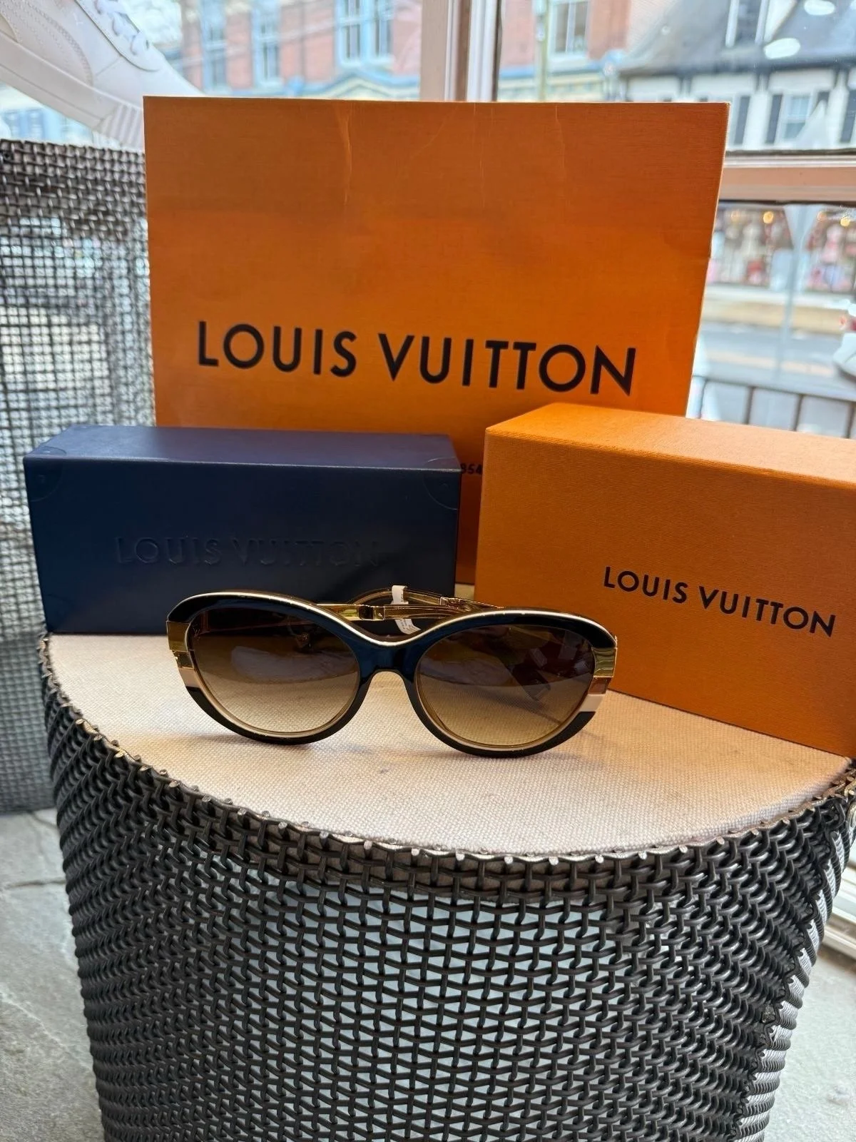 Another amazing new LV find!✨ Available at @greenestreetlambertvillenj

$526.95

Call or email us for inquiries!
📞609-460-4523
📧lambertville@greenestreet.com