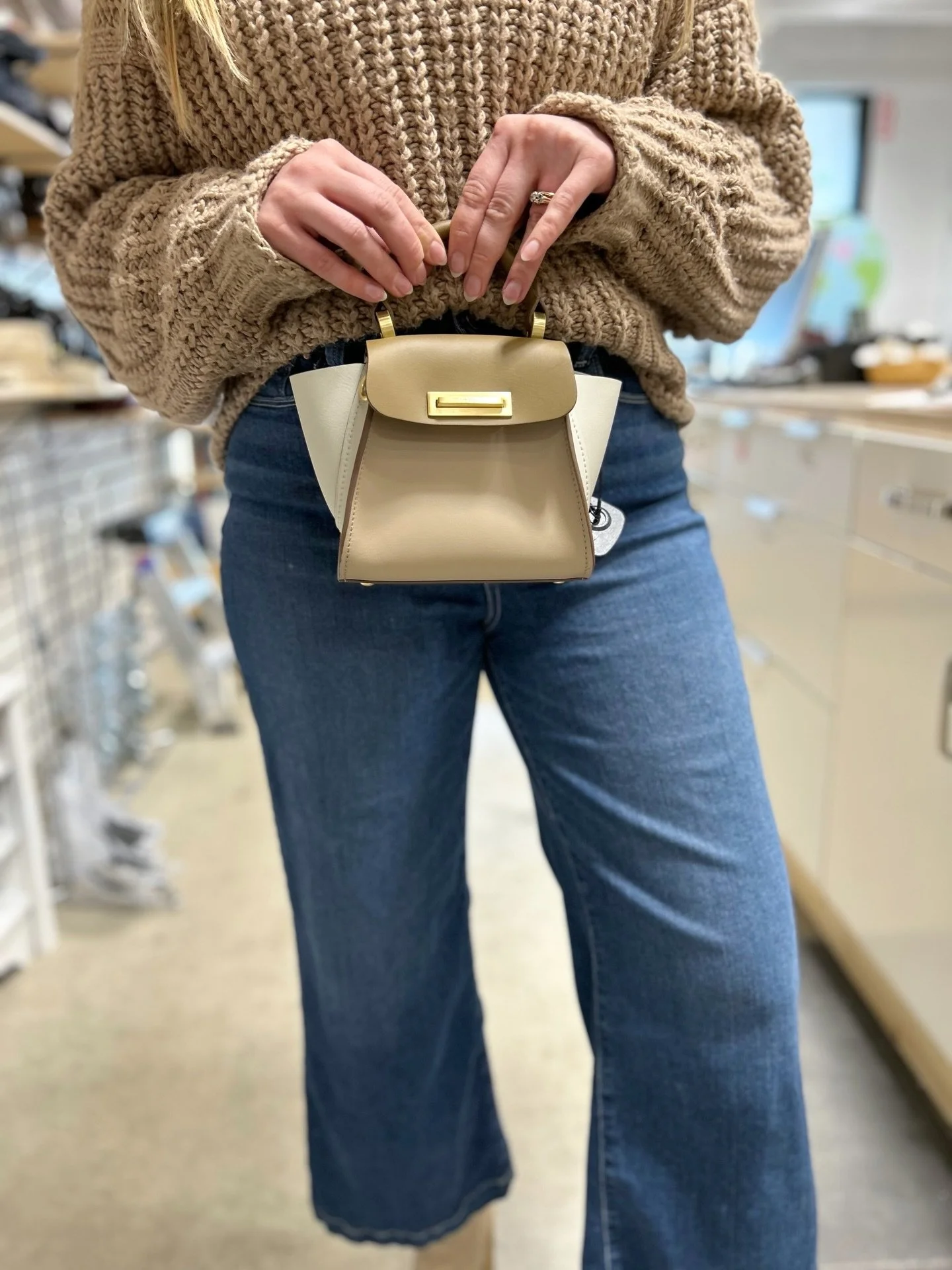 We&rsquo;re loving this little mini color-block Zac Posen bag! Available at @greenestreetexton 

$68.95

Call or email us for inquiries!
📞610-466-5713
📧fairfield@greenestreet.com