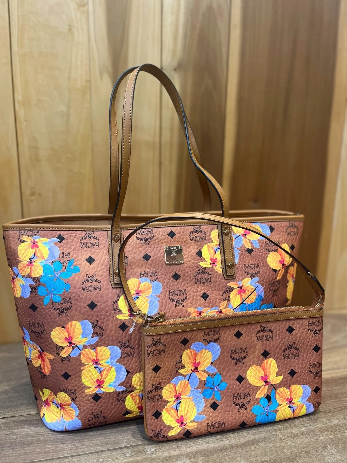 New in at @greenestreetenglishvillage MCM😍🌼

$500.95
✅Authenticated via Entrupy

Call or email us for inquiries!
📞267-468-7531
📧englishvillage@greenestreet.com