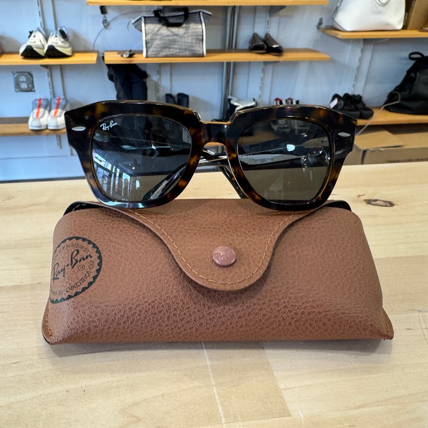 A pair of Ray Bans are a must-have! Scoop up this pair from @greenestreetsouthstreet ✨

$48.95

Call or email us for inquiries!
📞215-703-7478
📧southstreet@greenestreet.com