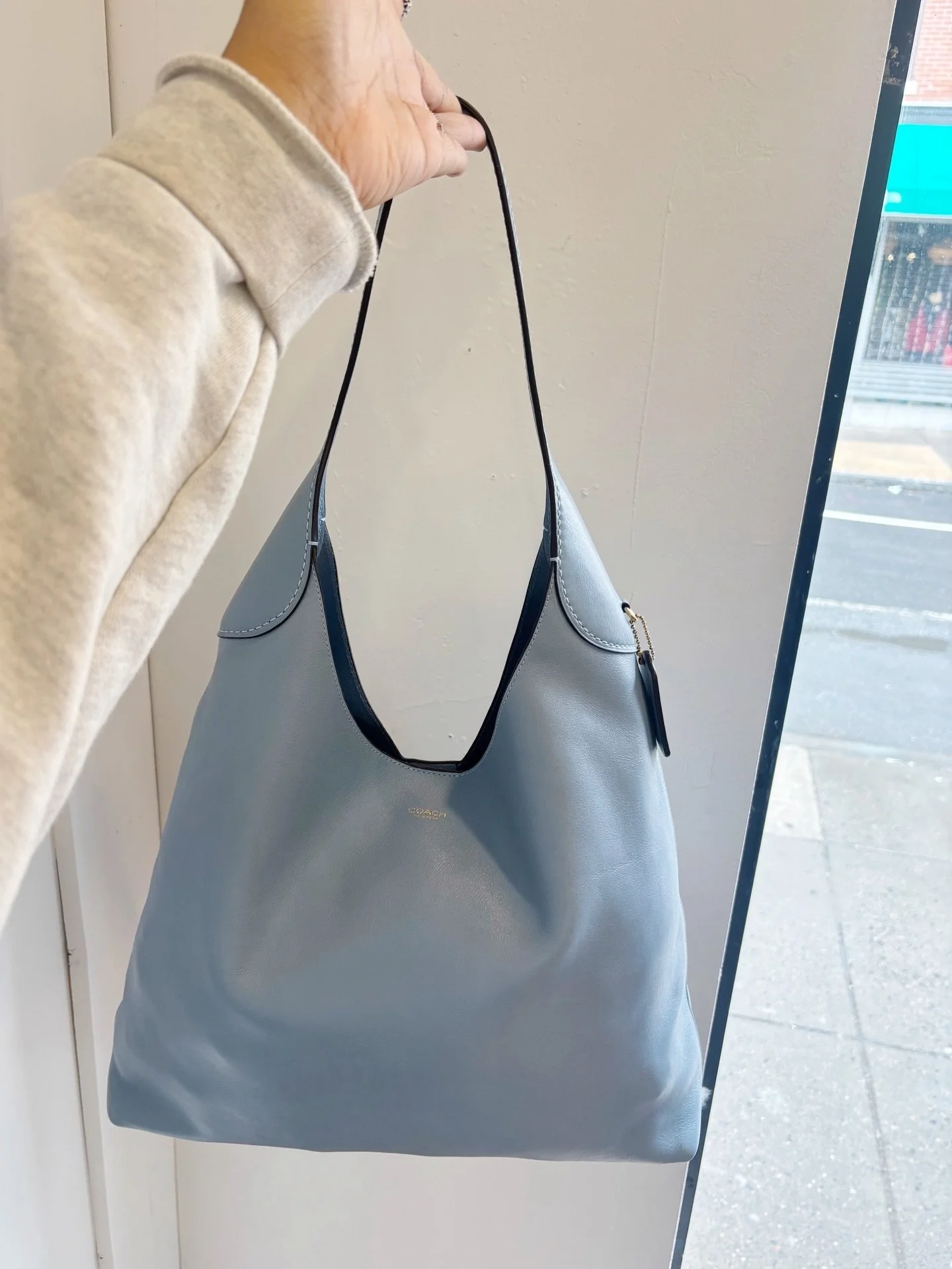 Add this gorgeous baby blue Coach bag to your Spring look!🩵 Available at @greenestreetsouthstreet

$220.95

Call or email us for inquiries!
📞215-703-7478
📧southstreet@greenestreet.com