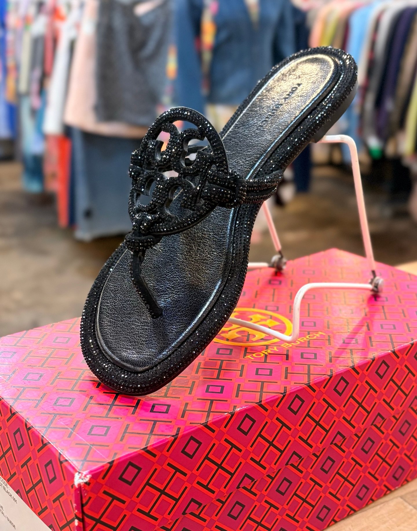 We&rsquo;re dreaming about sandal weather☀️🌴 scoop up these Tory Burch sparkly sandals from @greenestreetgateway

Size 7
$125.95

Call or email us for inquiries!
📞484-367-7412
📧gateway@greenestreet.com