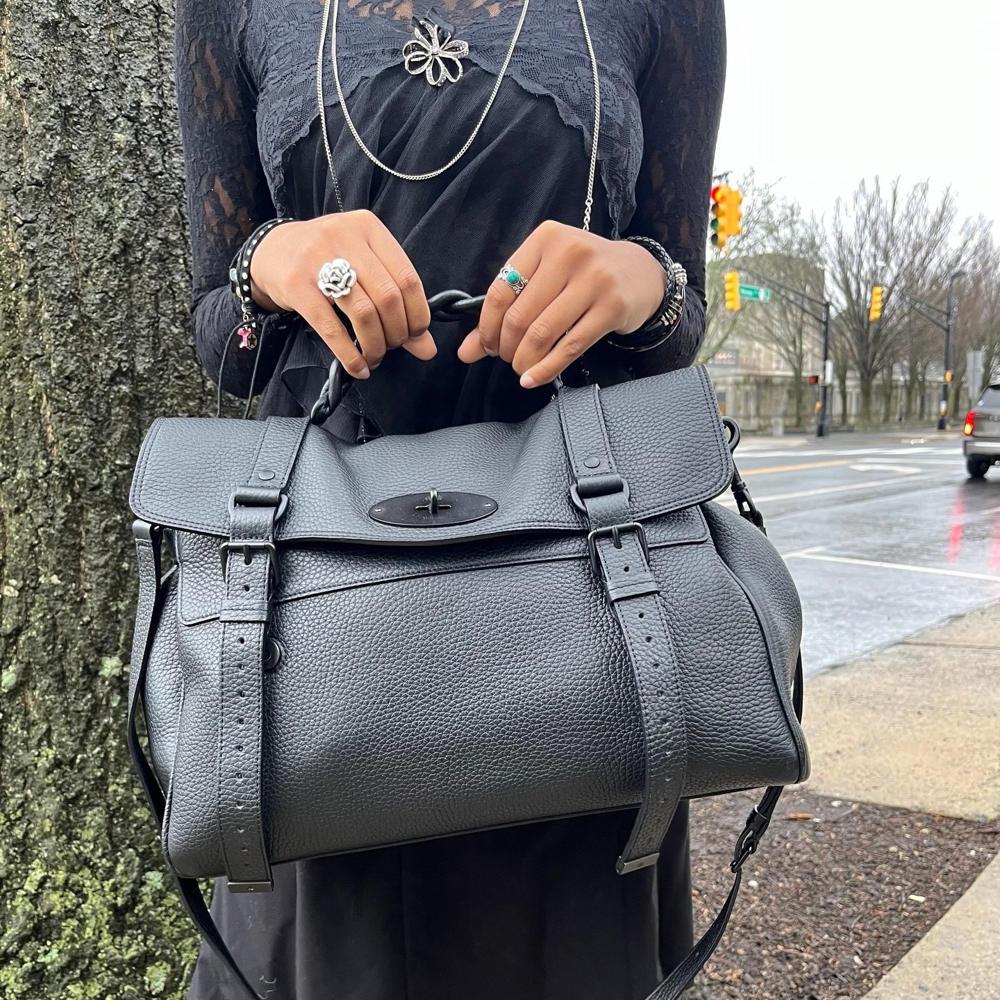 Don&rsquo;t miss out on this gorgeous Mulberry bag! Available at @greenestreetprinceton

$875.95

Email us for inquiries!
princeton@greenestreet.com