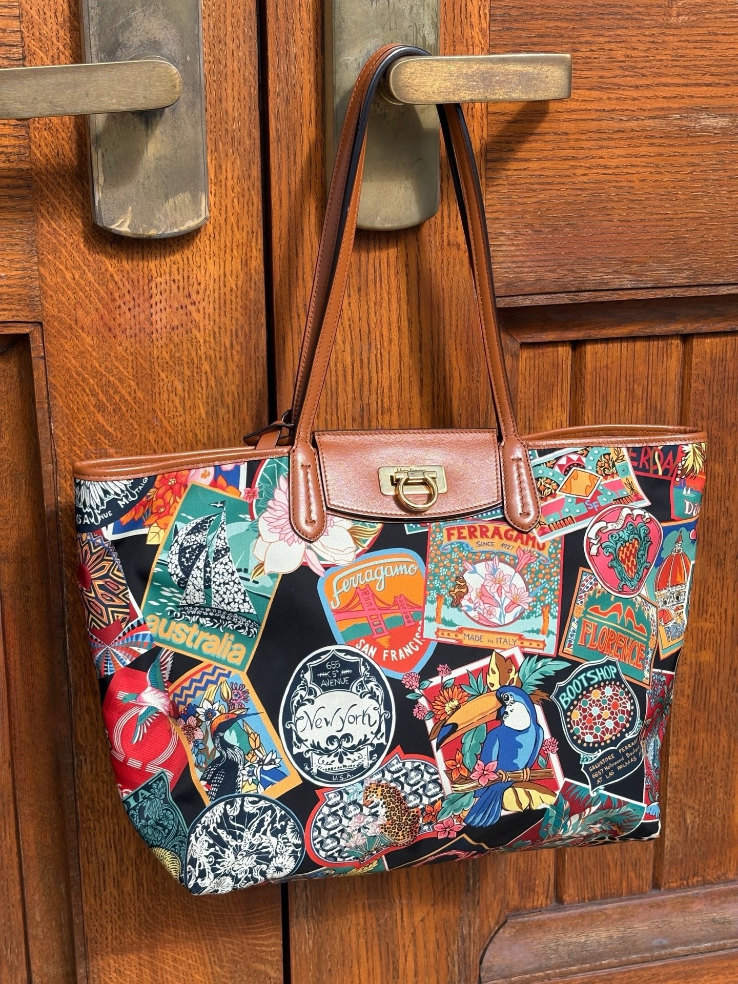 New in at @greenestreetprinceton!✨

Ferragamo  nylon printed travel tote w/pouch
$550.95

Email us for inquiries!
📧princeton@greenestreet.com