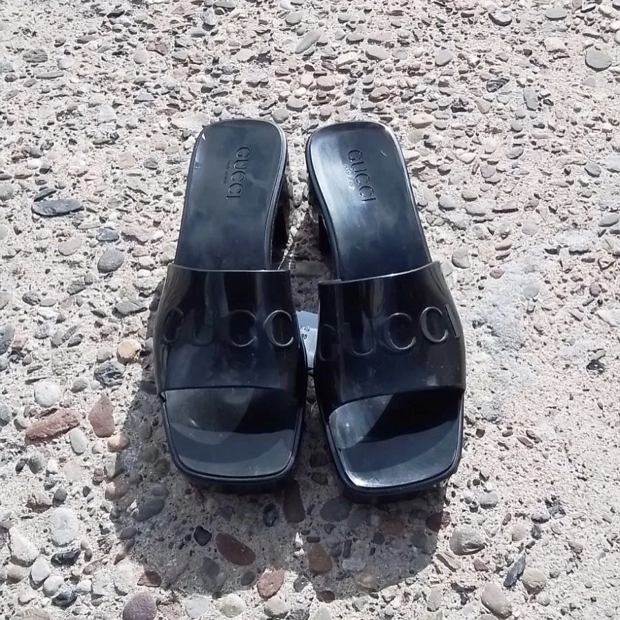 ✨Gucci✨ New in at @greenestreetlambertvillenj!

Size 38 $260.95

Email us for inquiries!
📧lambertville@greenestreet.com