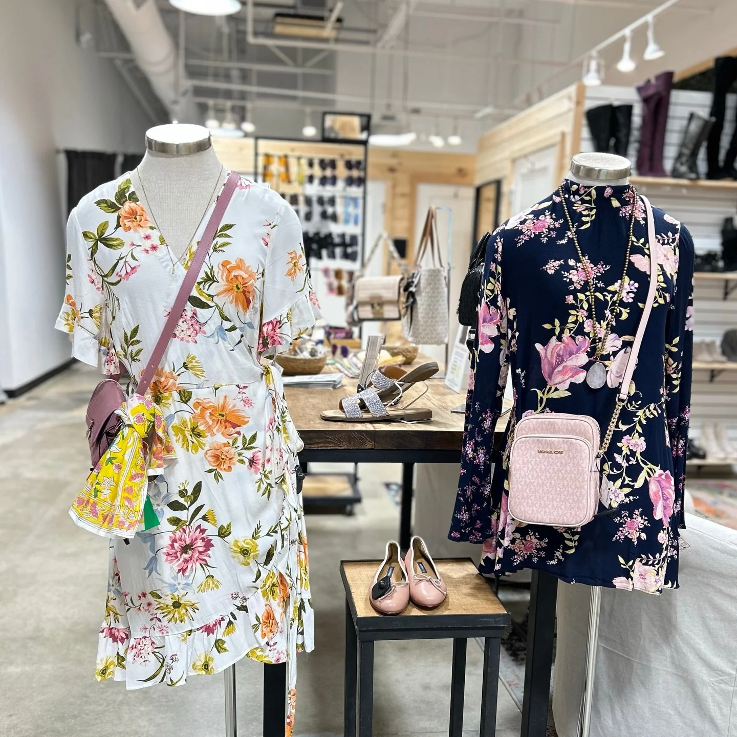 Happy First Day of Spring!🌼 Find your spring fashions for less at Greene Street!♻️

Get these looks from @greenestreetexton

Email us for inquiries!
📧fairfield@greenestreet.com