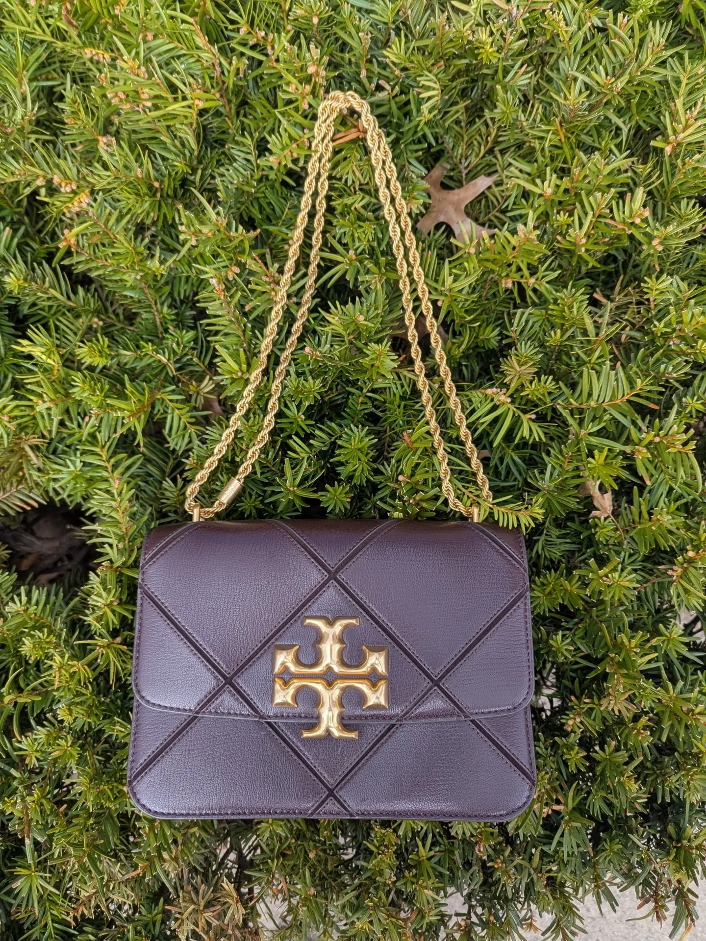 We&rsquo;re loving this stunning Tory Burch bag! New in at @greenestreetprinceton

$375.95

Email us for inquiries!
📧princeton@greenestreet.com