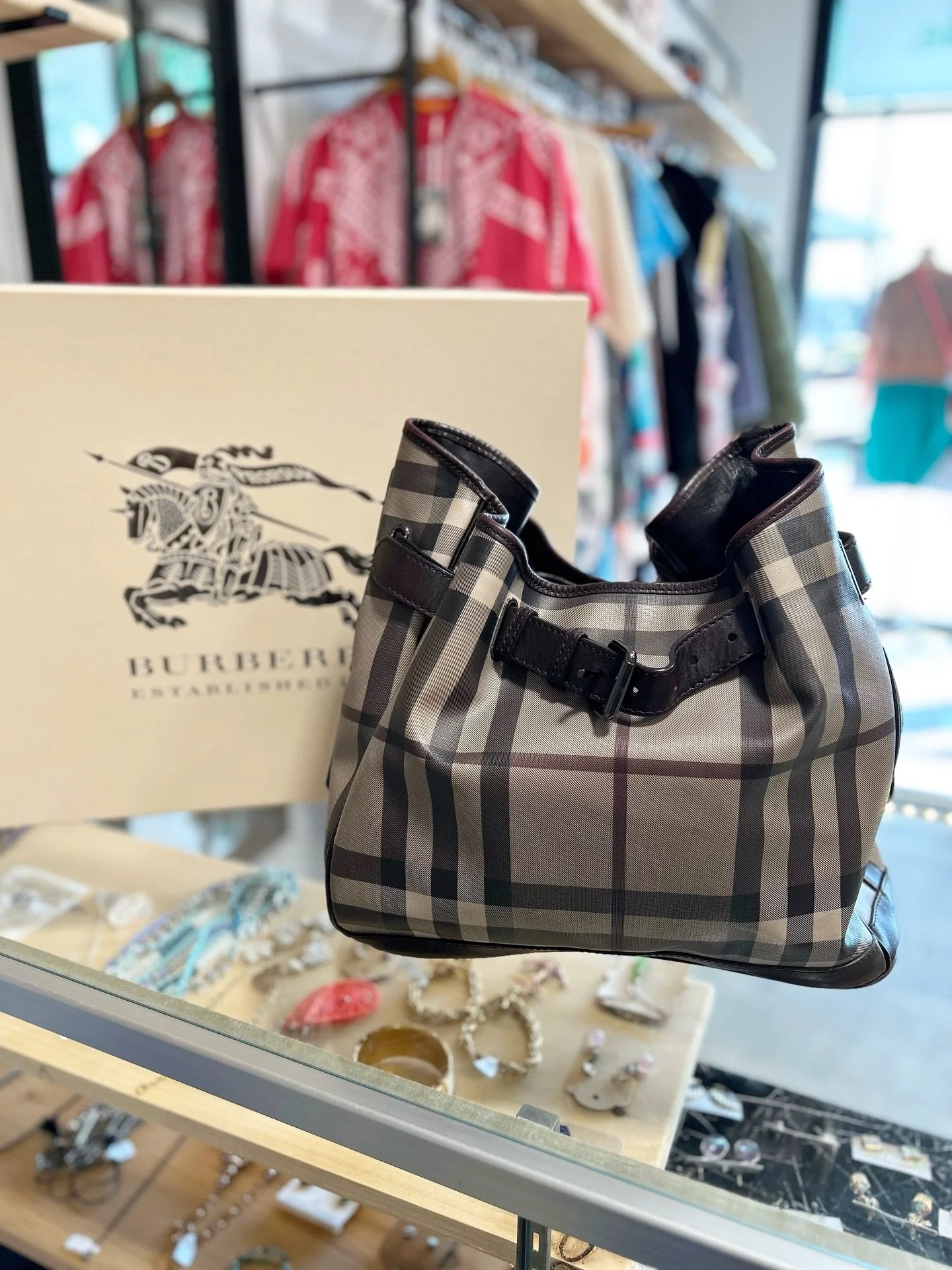 We&rsquo;re loving this gorgeous designer bag! Available at @greenestreetexton

$650.95
✅Authenticated via Entrupy

Email us for inquiries!
📧fairfield@greenestreet.com