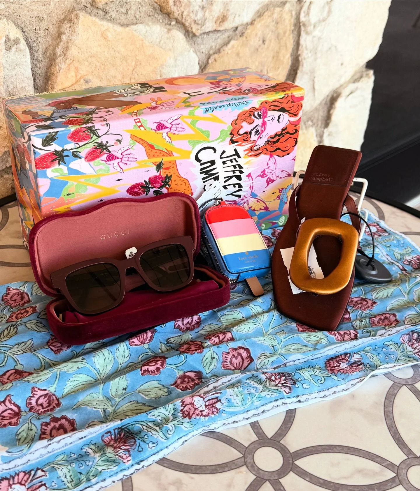 Cute new accessories just in at @greenestreetgateway!✨

&bull; Jeffrey campbell sandals Size 5 36.95
&bull; Gucci sunglasses $220.95

Email us for inquiries!
gateway@greenestreet.com