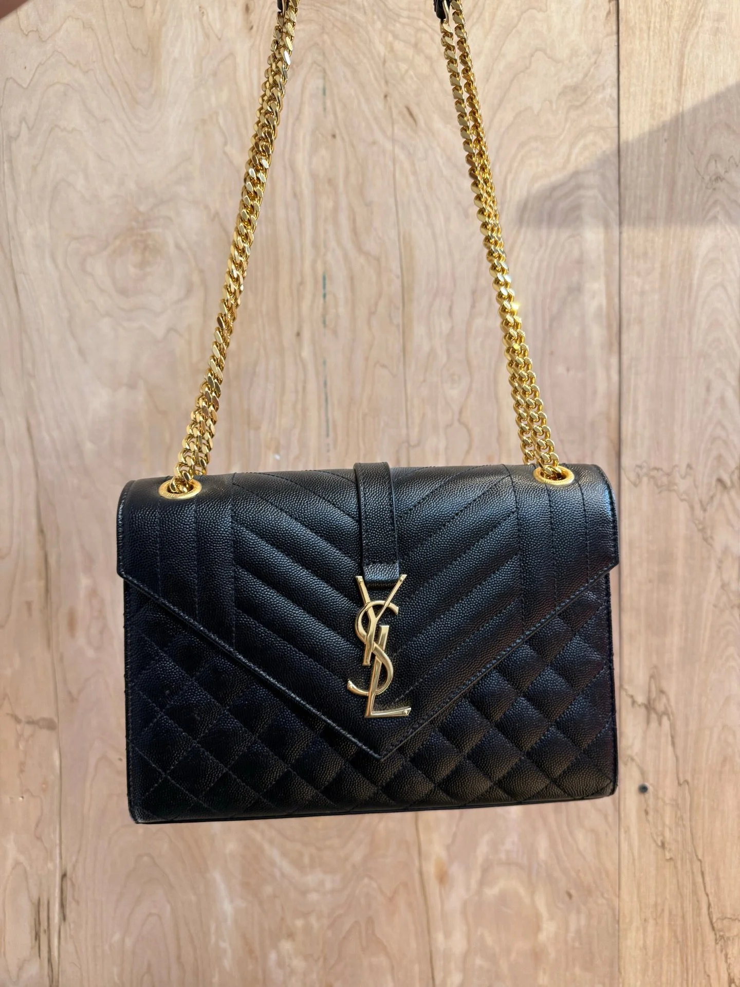 This stunning designer bag just arrived at @greenestreetchestnuthill😍 

$1,700.95
✅Authenticated via Entrupy

Email us for inquiries!
📧chestnuthill@greenestreet.com