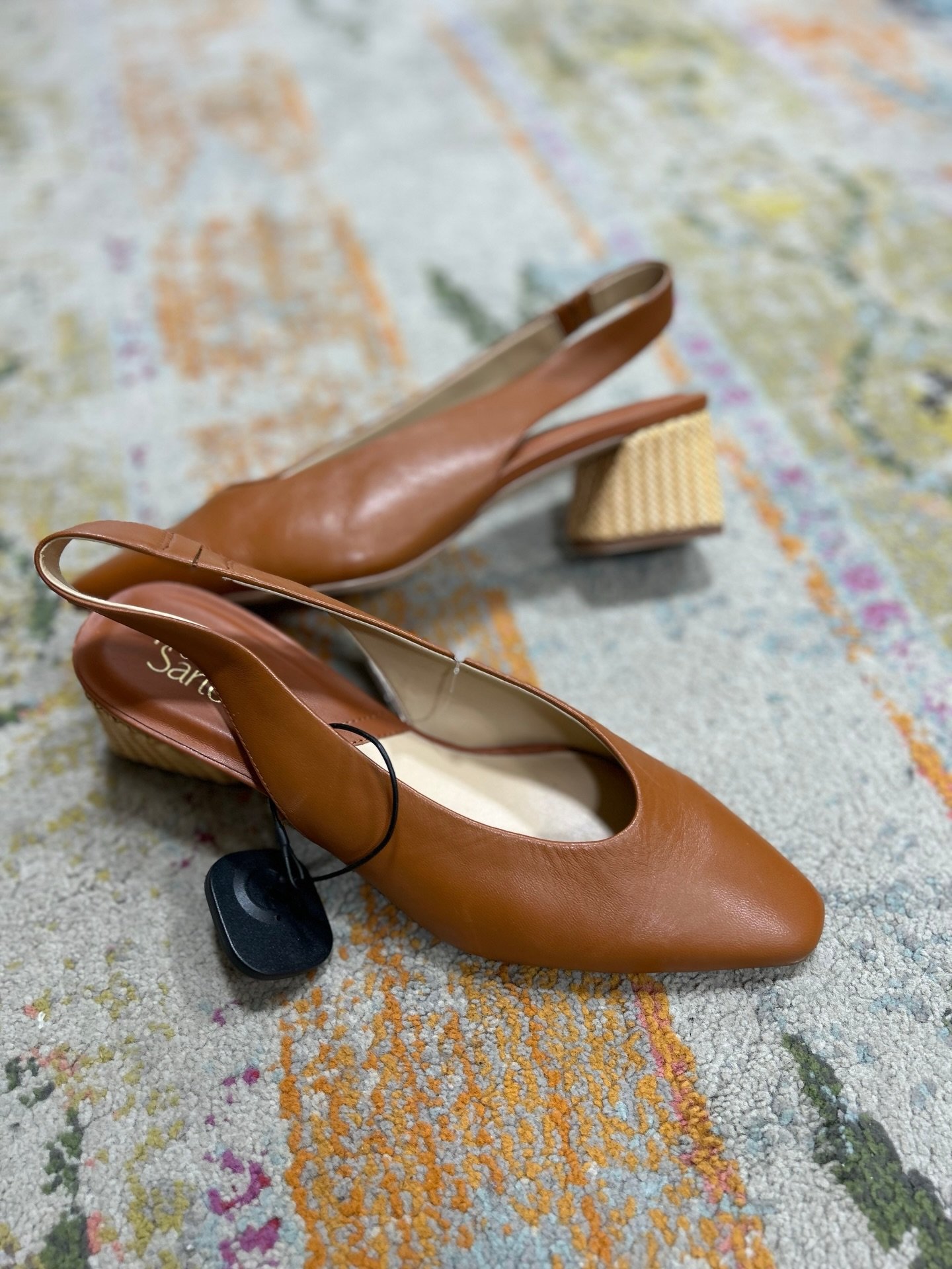 Add these cute sling back heels to your look!✨ Available at @greenestreetexton

Size  10 $26.95

Email us for inquiries!
📧fairfield@greenestreet.com