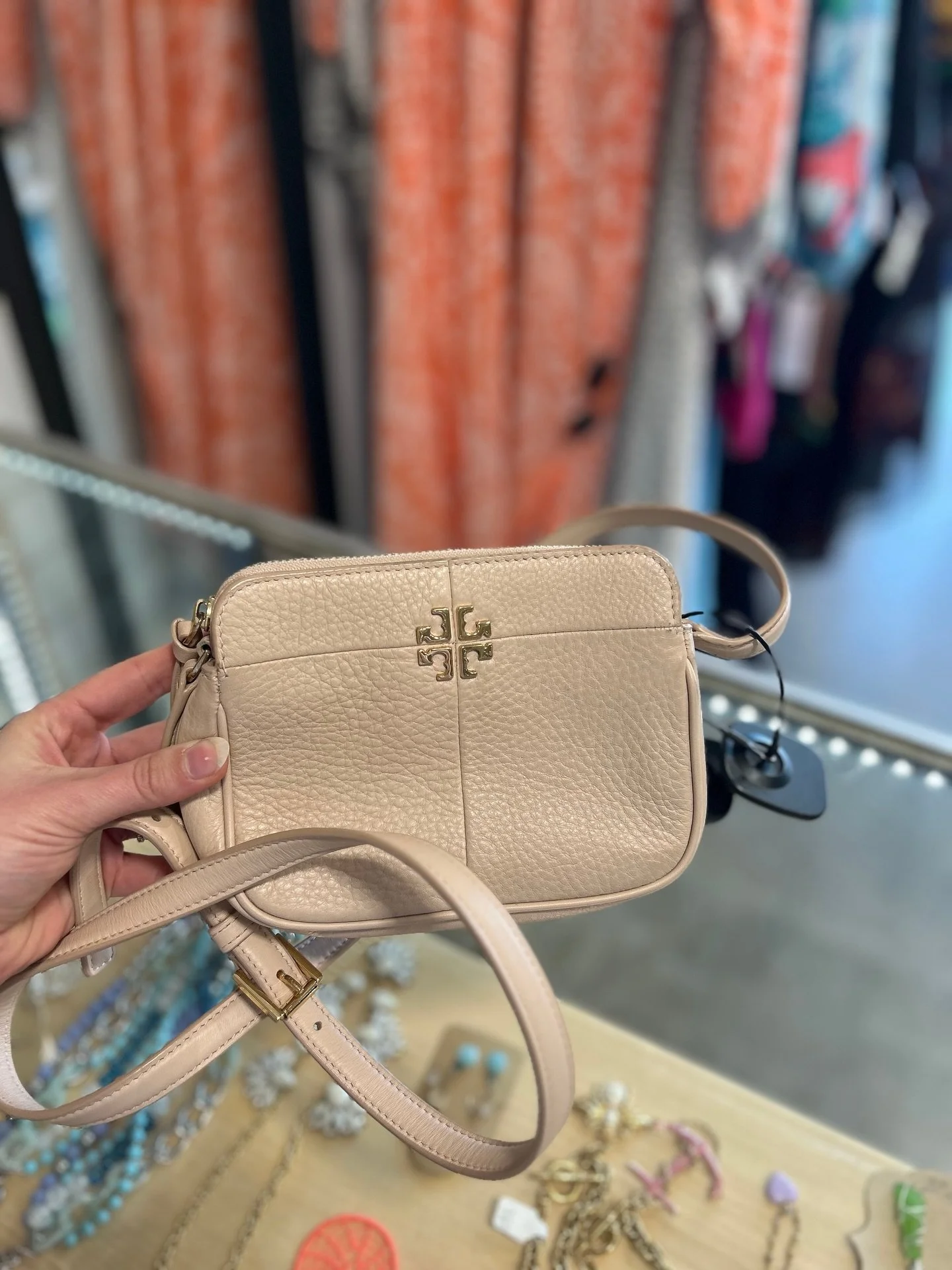 The perfect neutral bag to add to your look! Available at @greenestreetexton✨💫

$75.95

Email us for inquiries!
📧fairfield@greenestreet.com