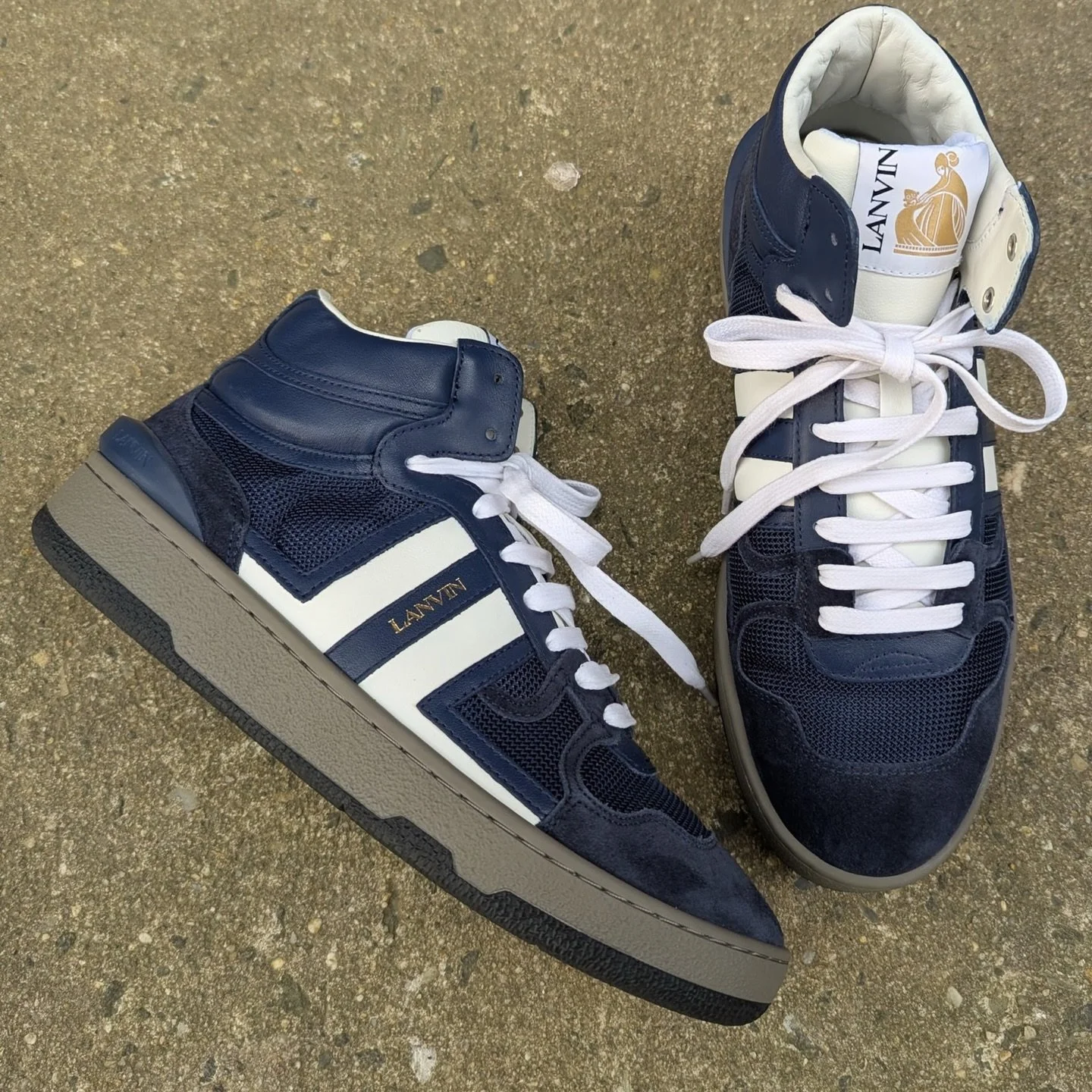 New designer sneaker find from @greenestreetprinceton👟

Size 39 $200.95

Email us for inquiries!
📧princeton@greenestreet.com