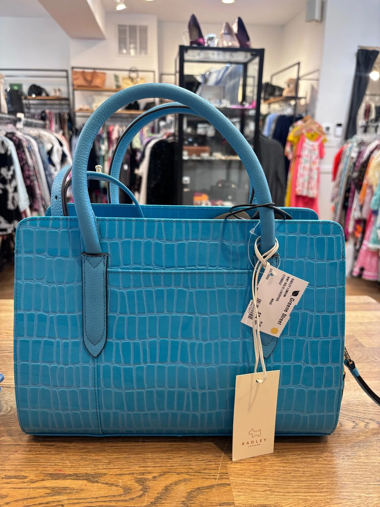 We&rsquo;re loving this Radley bag! New in at @greenestreetchestnuthill

$84.95

Email us for inquiries!
📧Chestnuthill@greenestreet.com