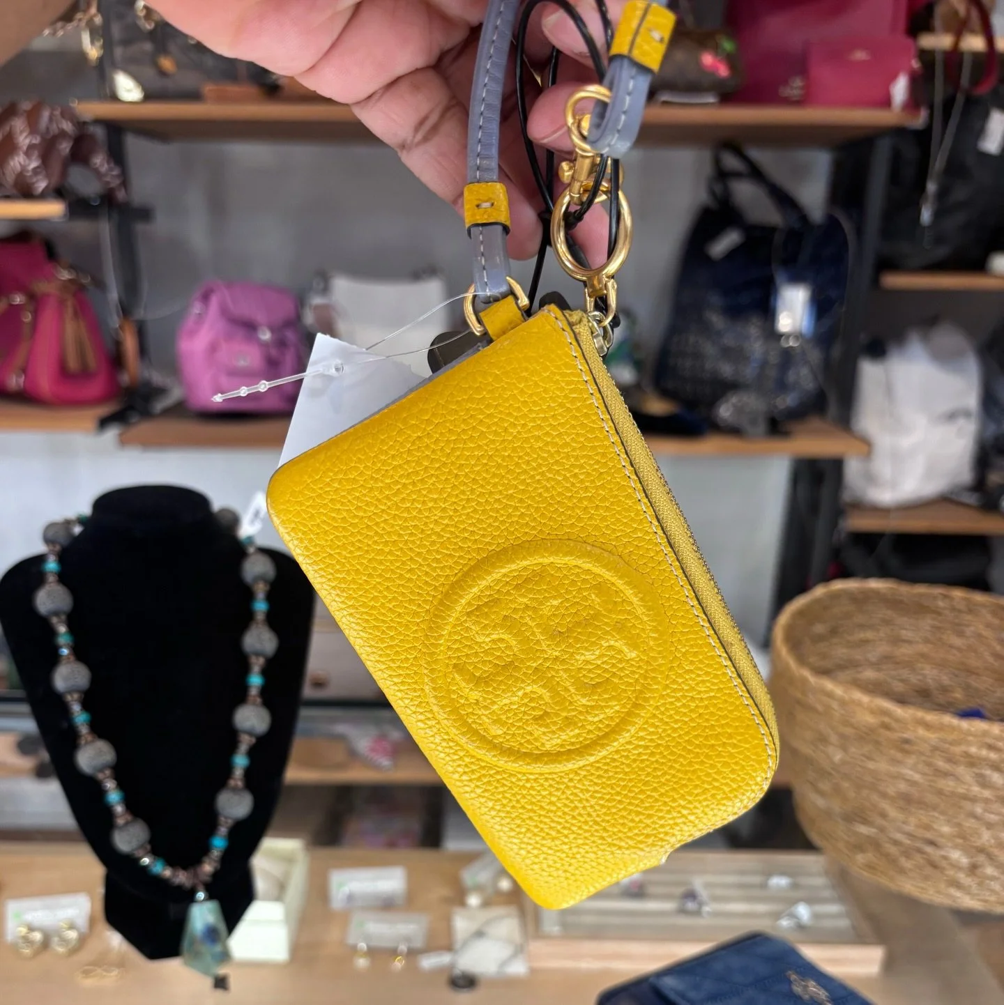 A new little coin wallet to add to your collection! Available at @greenestreetchestnuthill

$56.95

Email us for inquiries!
📧chestnuthill@greenestreet.com