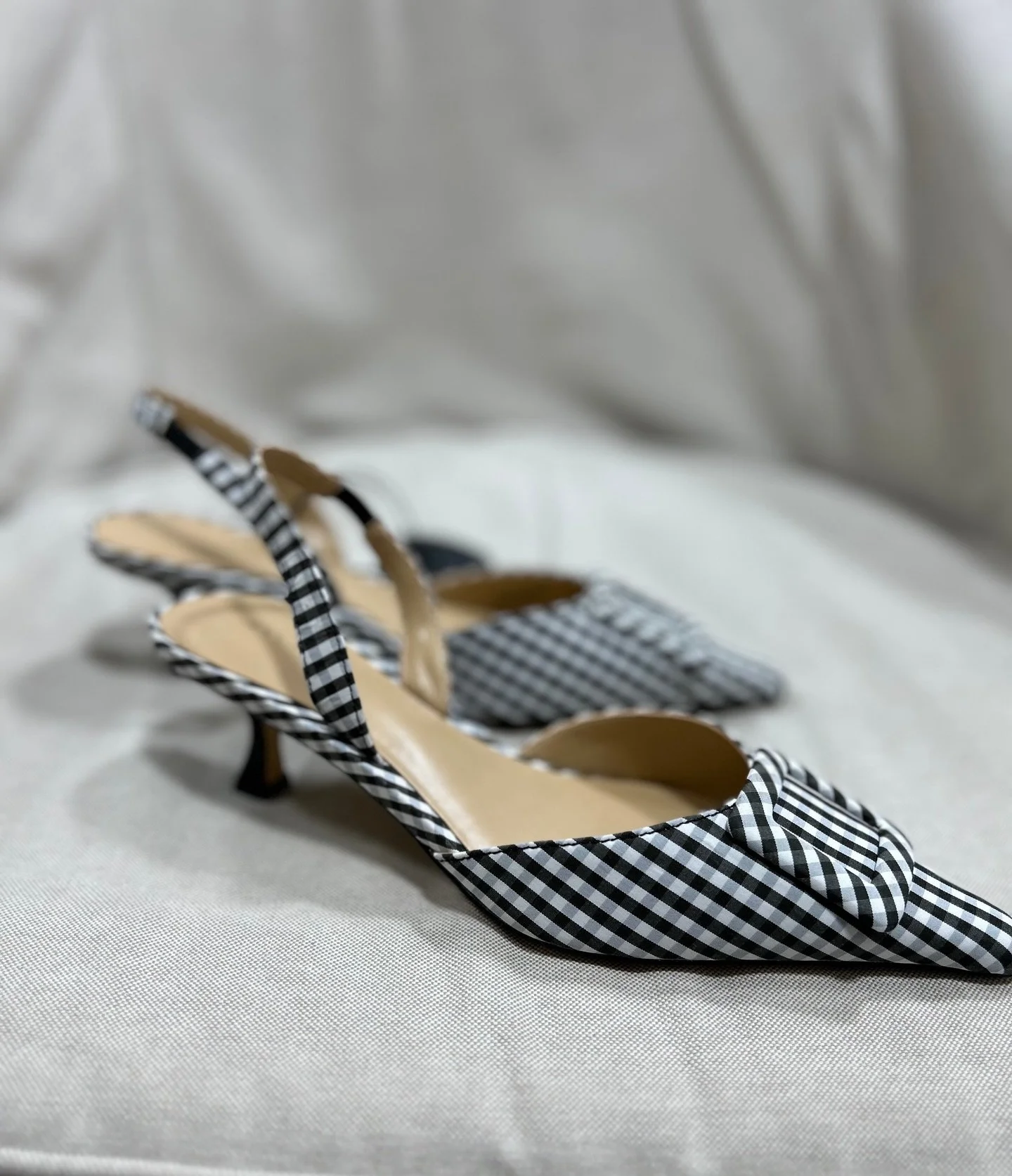 Scoop up this cute gingham heels from @greenestreetexton✨

Size 5.5 $15.95

Email us for inquiries!
📧fairfield@greenestreet.com