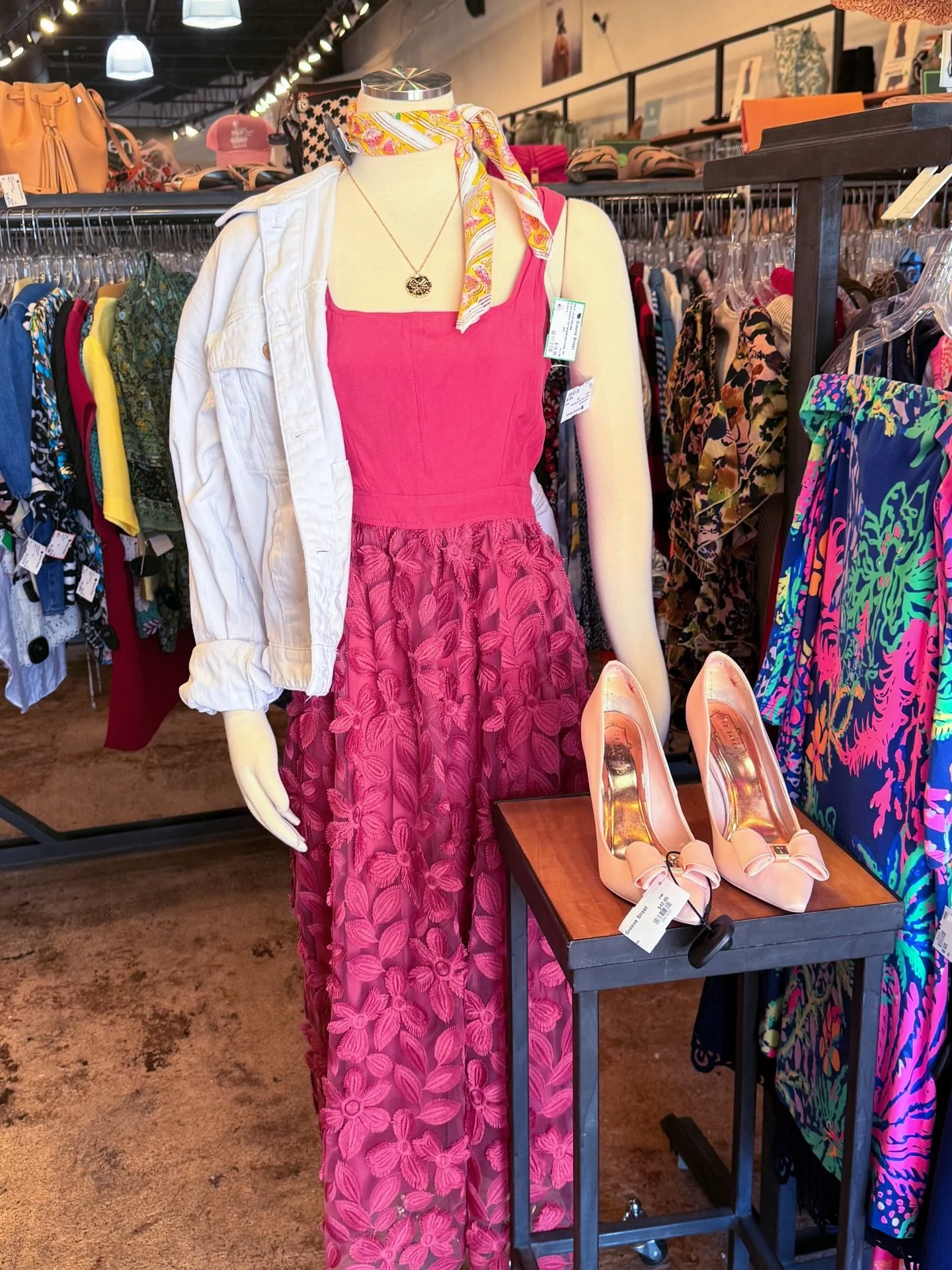 Find your Spring looks for less at Greene Street!🌸 New arrivals put out daily!🙌 Get these looks from @greenestreetgateway

Email us for inquiries!
📧gateway@greenestreet.com