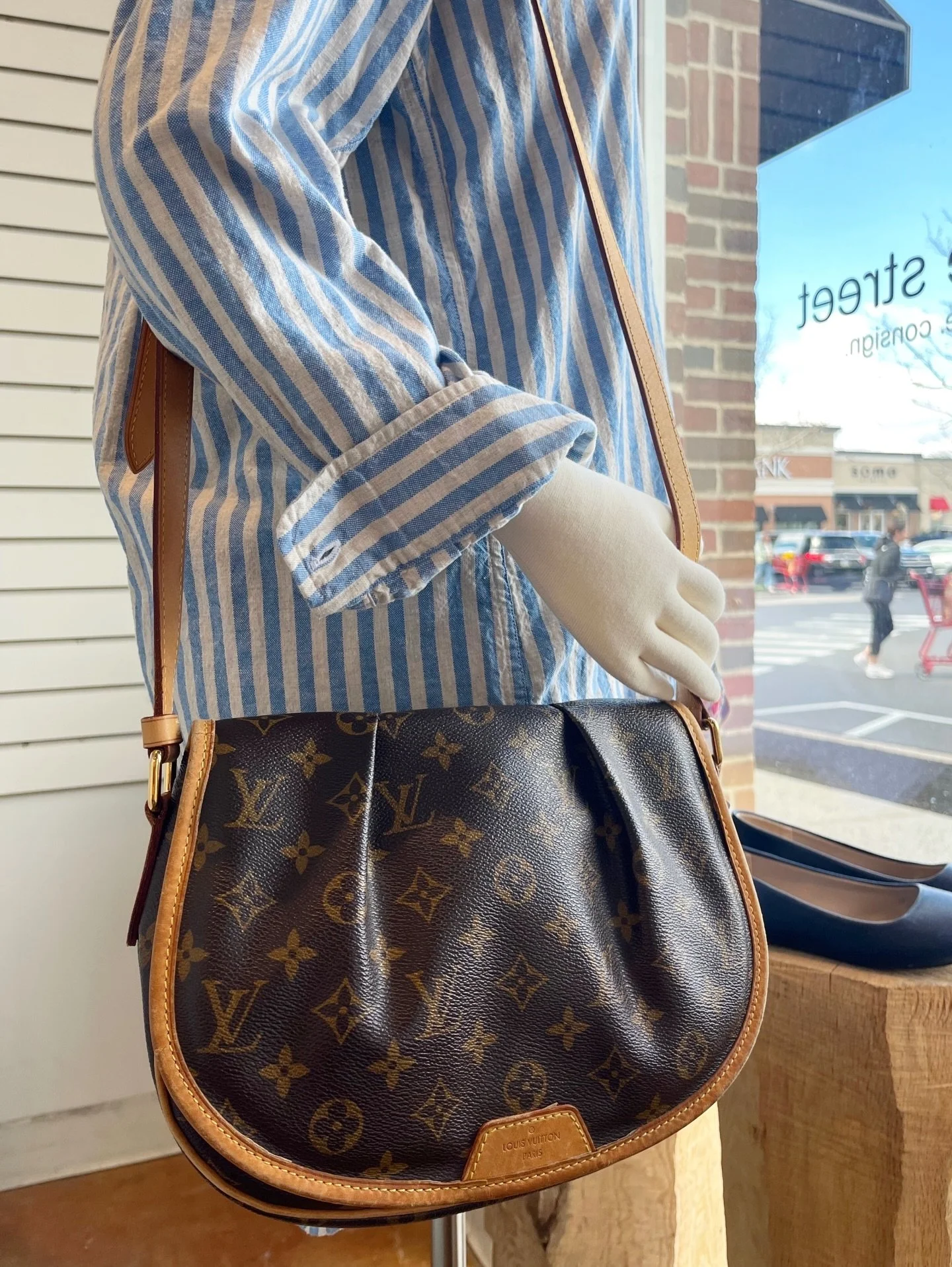 New in at @greenestreetenglishvillage✨

LV Monogram Menilmontant PM
$700.95
✅Authenticated via Entrupy

Email us for inquiries!
📧englishvillage@greenestreet.com