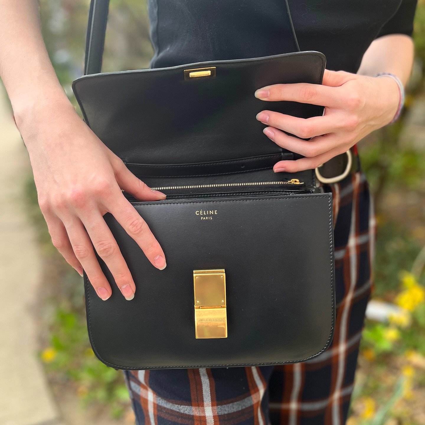 This gorgeous designer find just arrived at @greenestreetprinceton!😍

Celine Medium clossic box bag
$1,500.95
✅Authenticated via Entrupy

Email us for inquiries!
📧princeton@greenestreet.com