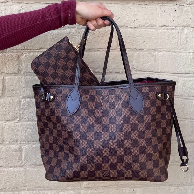This stunning LV Neverfull Damier Ebene just arrived at @greenestreetlambertvillenj

$1,100.95
✅Authenticated via Entrupy

Email us for inquiries
📧lambertville@greenestreet.com