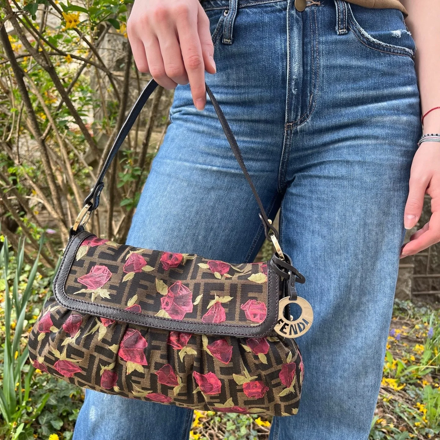 New in at @greenestreetprinceton!✨

Fendi Zucca Rose print shoulder bag
$975.95

Email us for inquiries!
📧princeton@greenestreet.com