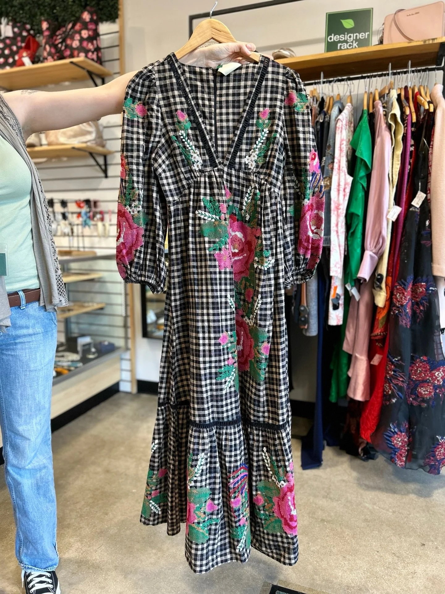 🌺Farm Rio🌺 New in at @greenestreetexton💫

Size S $168.95

Email us for inquiries!
📧fairfield@greenestreet.com