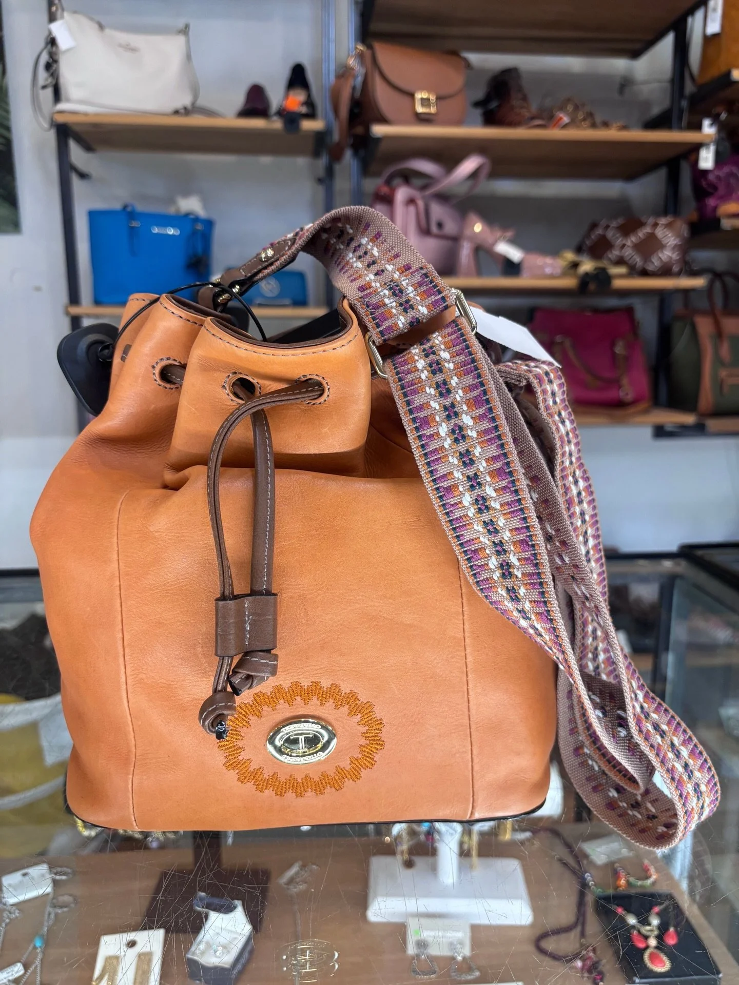 We&rsquo;re loving this gorgeous Tignanello!💫 Available at @greenestreetchestnuthill

$58.95

Email us for inquiries!
📧chestnuthill@greenestreet.com