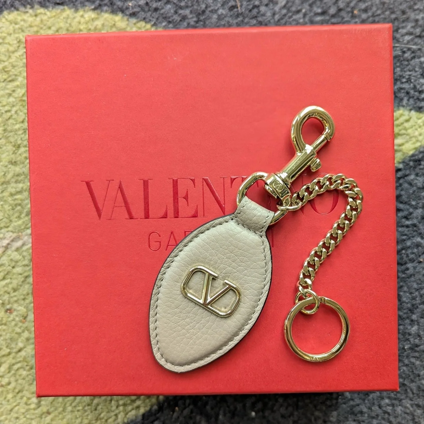 Add this designer keychain to your bag! Available at @greenestreetprinceton

$150.95

Email us for inquiries!
📧princeton@greenestreet.com