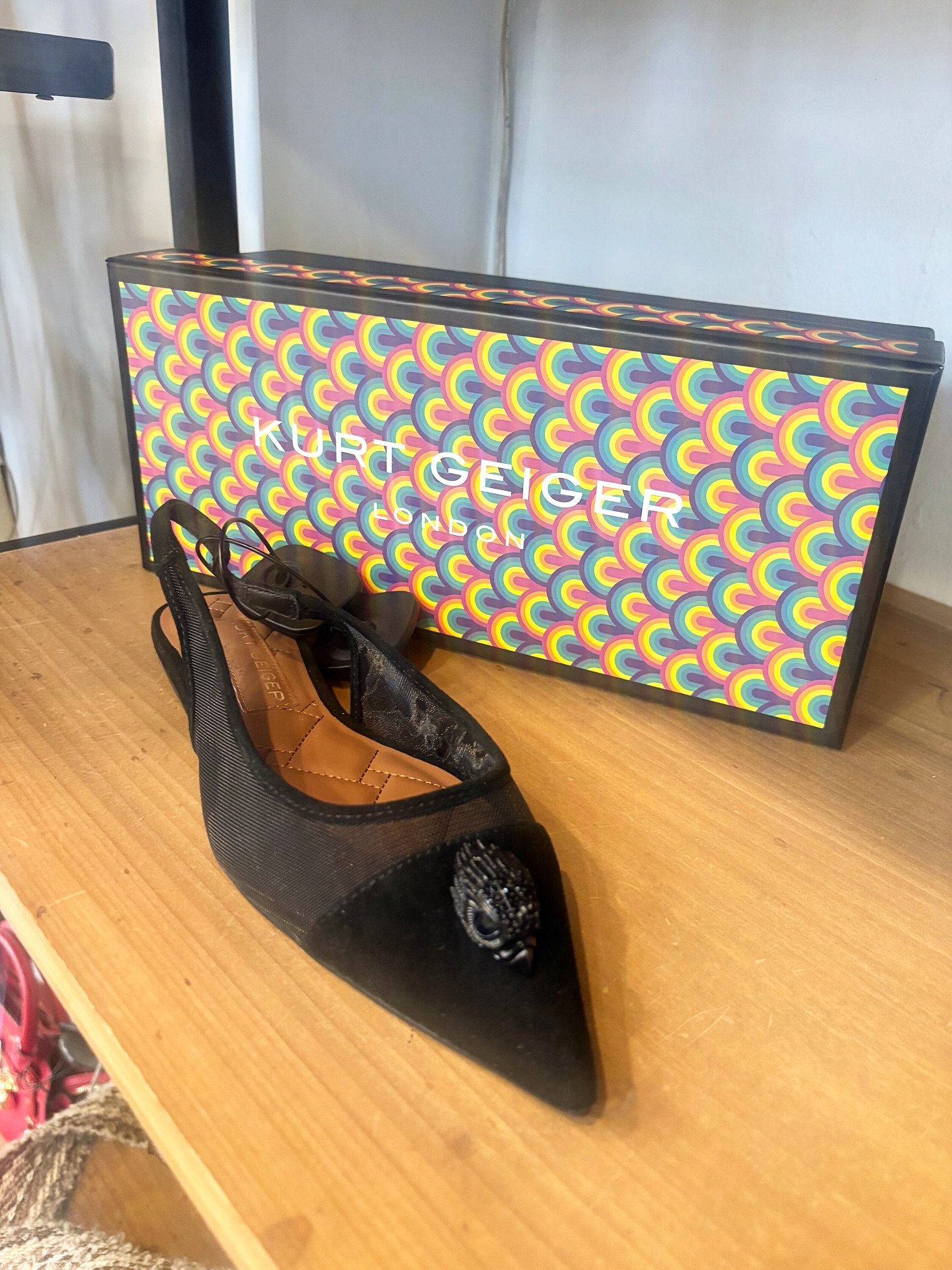 Step into these new Kurt Geiger shoes!✨🖤 Available at @greenestreetchestnuthill

Size 38 $62.95

Email us for inquiries!
 📧chestnuthill@greenestreet.com