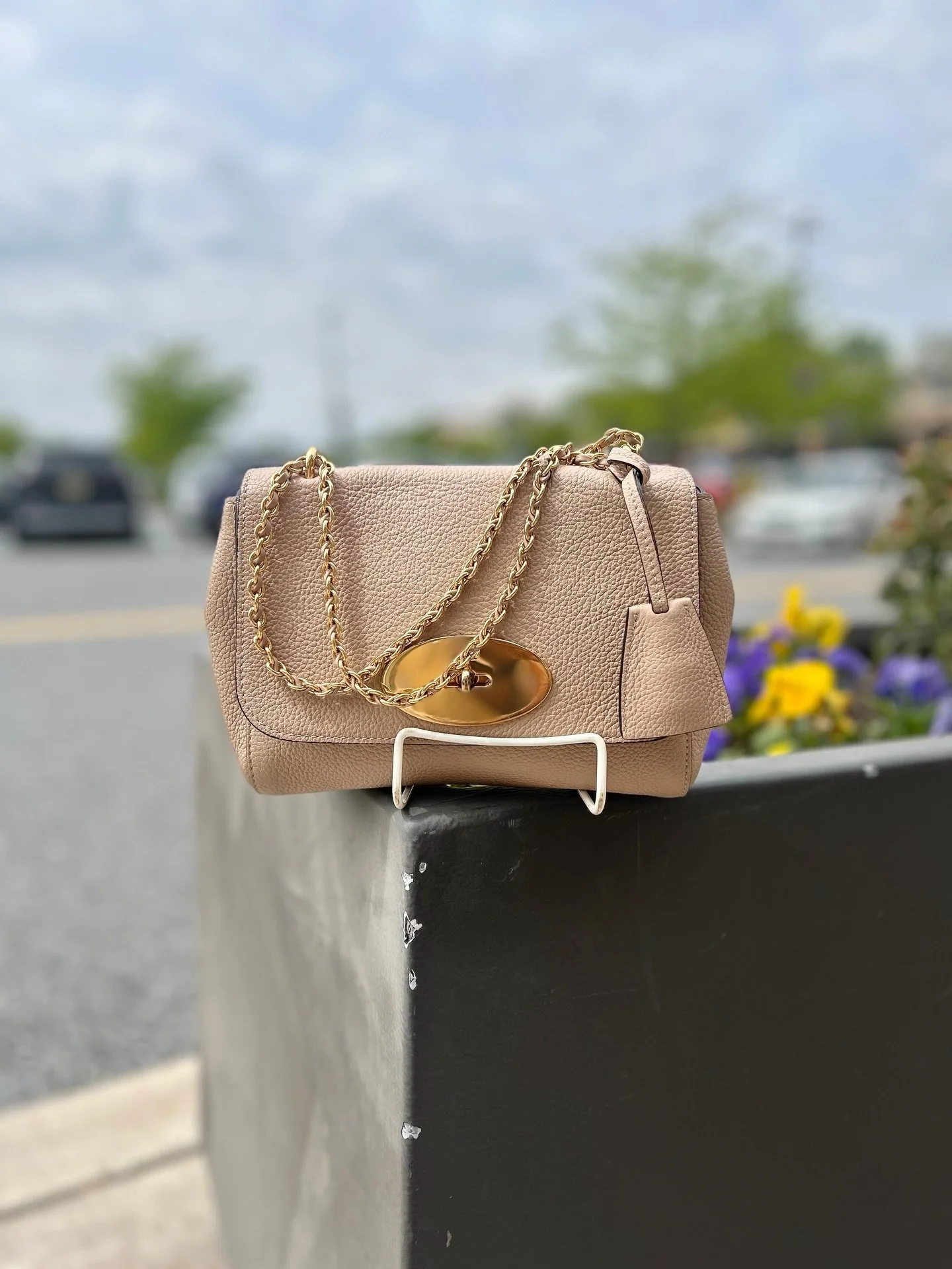 This gorgeous pink Mulberry bag is a must-have!😍 Available at @greenestreetgateway

$580.95

Email us for inquiries!
📧Gateway@greenestreet.com