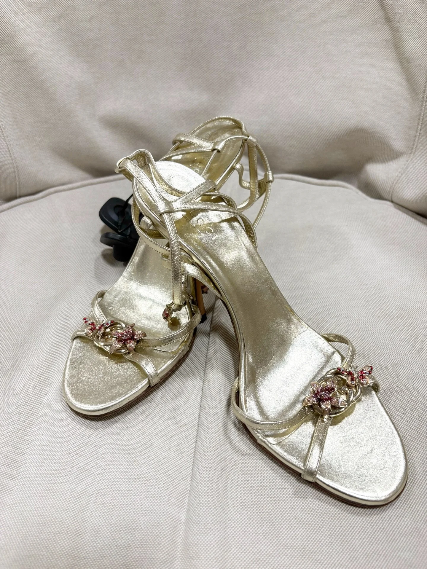 ✨GUCCI✨new in at @greenestreetexton

Size 7
$200.95

Email us for inquiries!
📧Fairfield@greenestreet.com