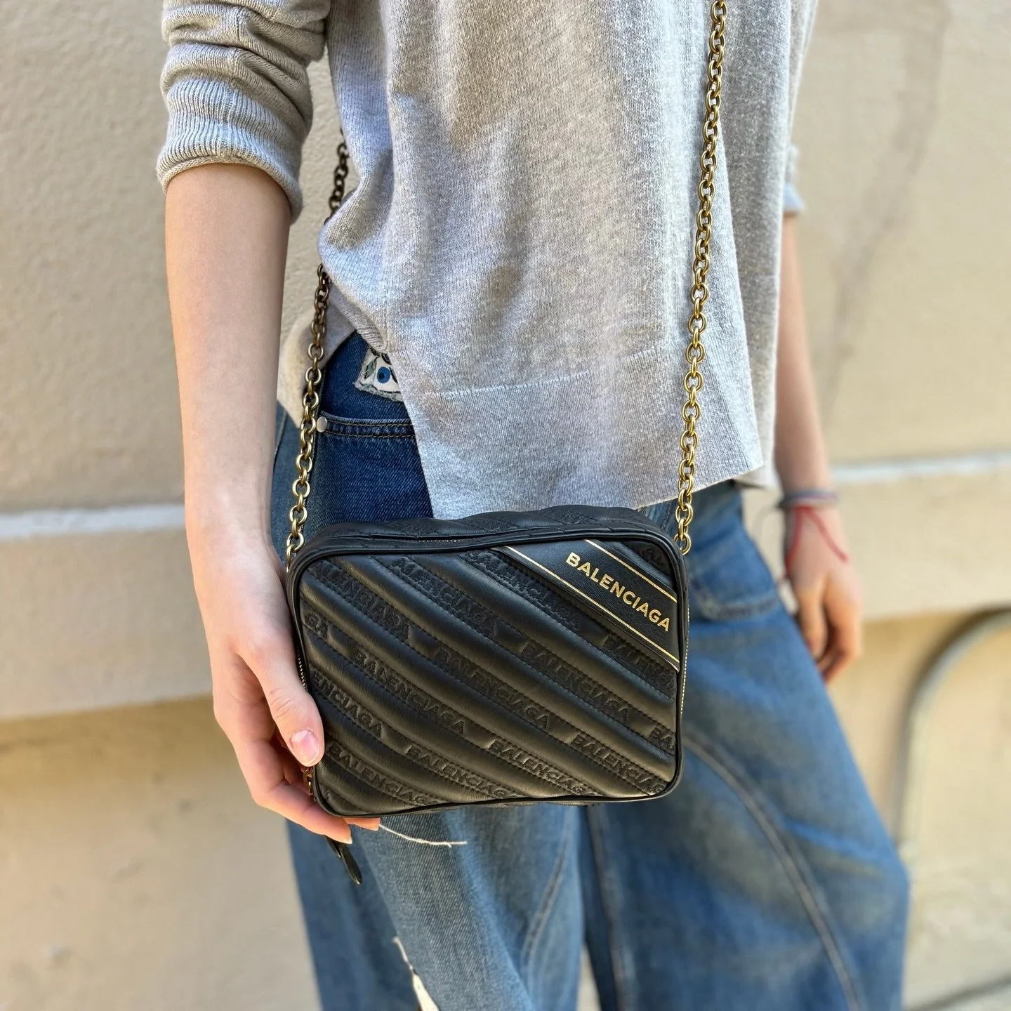 🤍🕊️Balenciaga🕊️🤍 New in at @greenestreetprinceton

Blanket reporter crossbody bag
$700.95
✅Authenticated via Entrupy

Email us for inquiries!
📧princeton@greenestreet.com