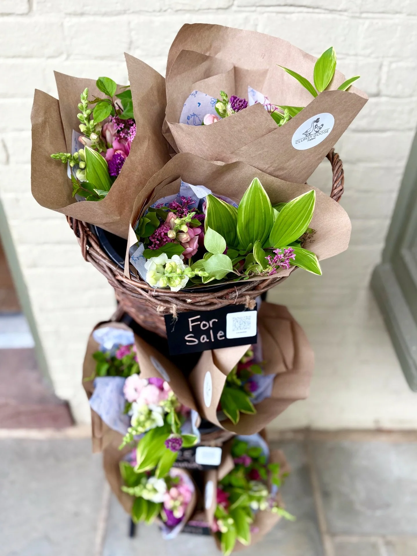 Something special is blooming @greenestreetlambertvillenj!🌸

Find your favorite fashions for less and treat yourself to a gorgeous bouquet from @clumsygoosefarm, popping up weekends out front at Greene Street Lambertville! 💐🌸

📍14 Bridge St. Lamb