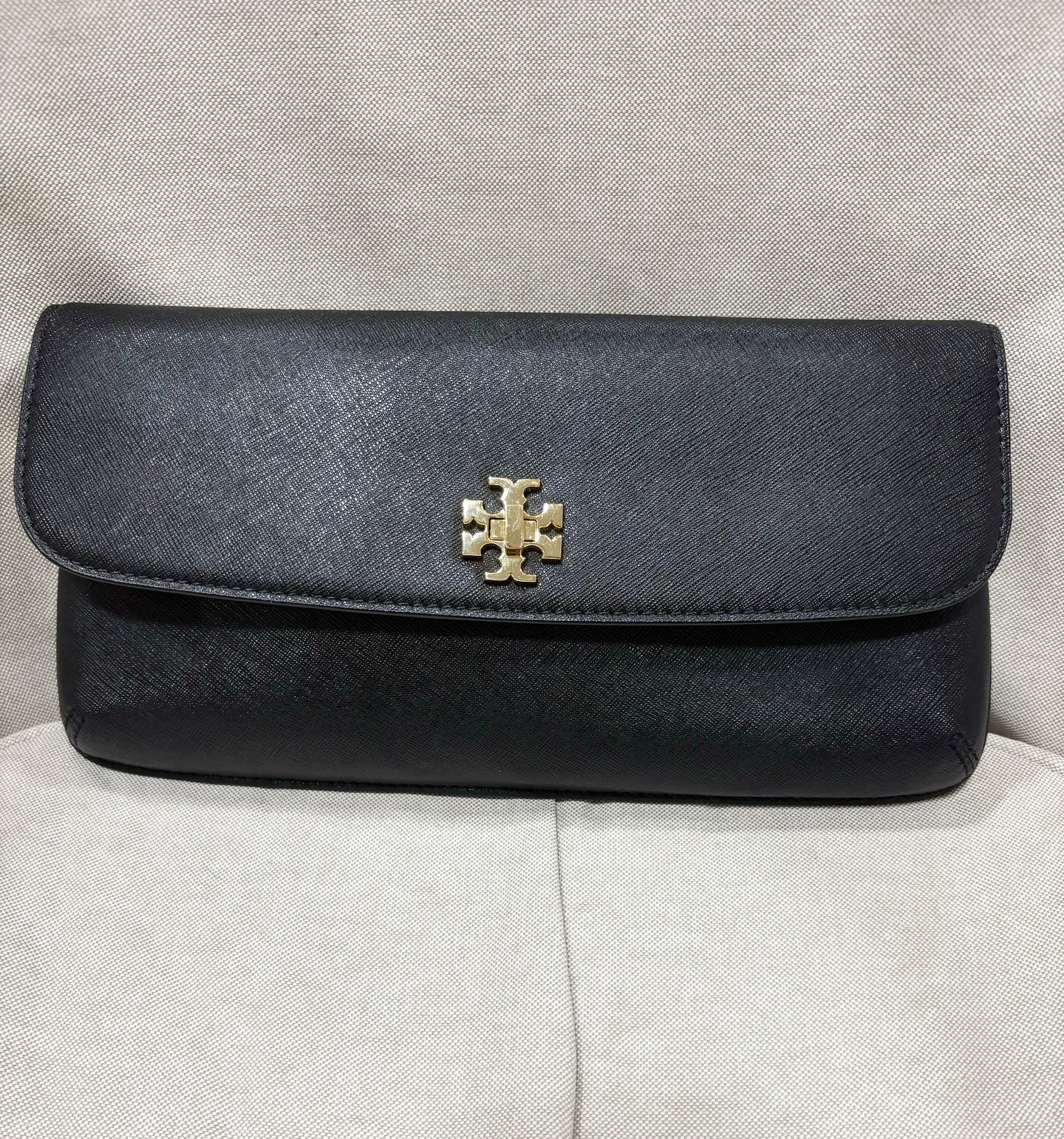 ✨Tory Burch✨ New leather clutch, just in at @greenestreetexton

$78.95

Email us for inquiries!
📧fairfield@greenestreet.com