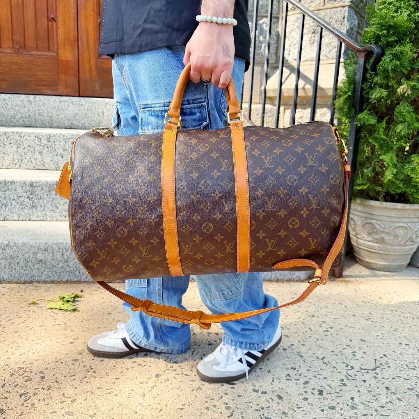 Travel in style with this stunning LV mongram keepall!💫✈️ Available at @greenestreetprinceton

LV Keepall 50 Bandouliere
$995.95
✅Authenticated via Entrupy

Email us for inquiries!
📧princeton@greenestreet.com