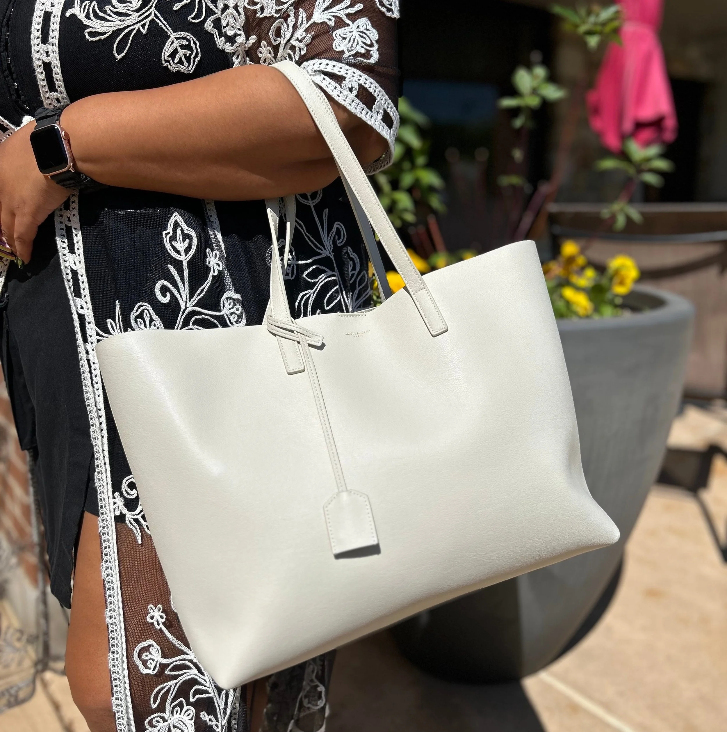 The neutral designer bag is a must-have! Available at @greenestreetgateway💫✨

Saint Laurent 
leather shopping tote with wallet
$1,200.95
✅Authenticated via Entrupy

Email us for inquiries!
📧gateway@greenestreet.com