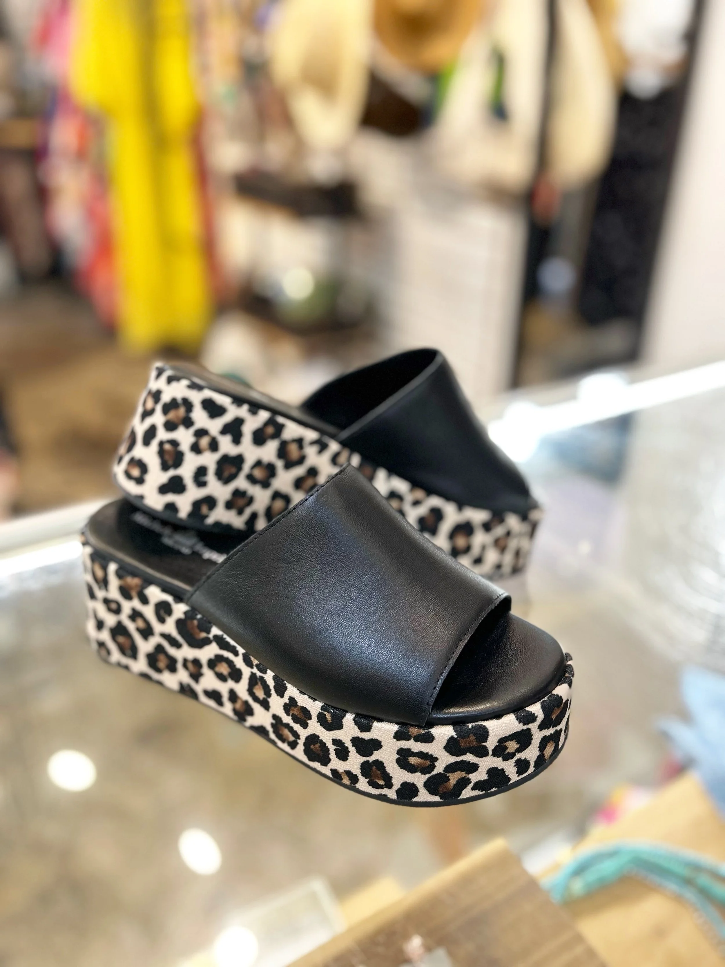 Add a little animal print to your look with these cute cheetah print platform sandals! Available at @greenestreetgateway🐆🖤

Michele Lieopore
Size 38 $78.95

Email us for inquiries!
📧gateway@greenestreet.com