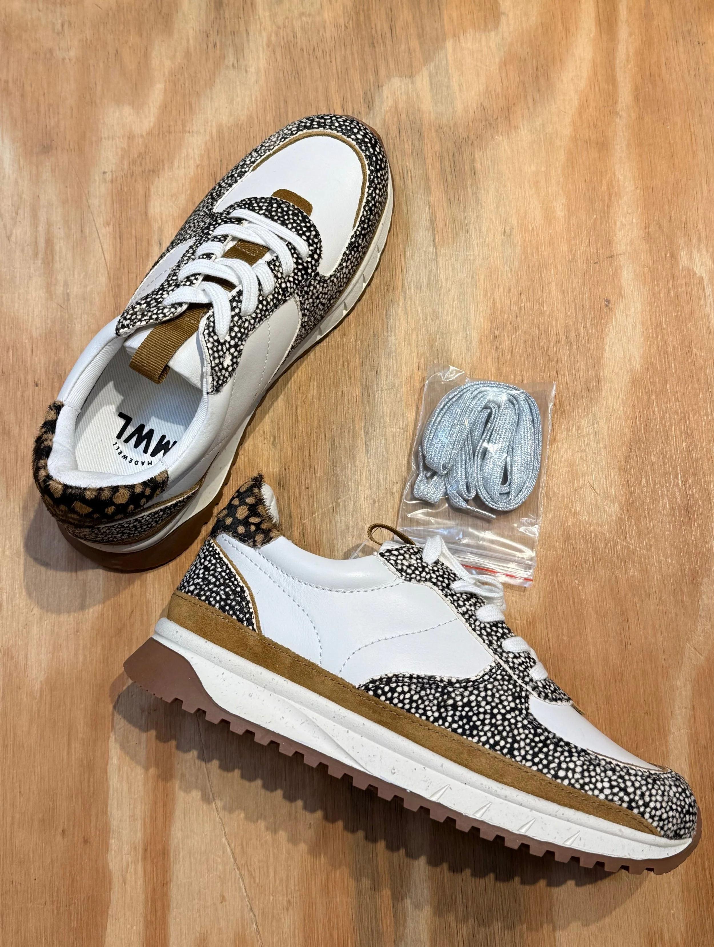 New shoe finds from @greenestreetchestnuthill👟

&bull;&nbsp;Madewell sneakers NWOT Size 6 $36.95
&bull; Coach patchwork size 7 $125.95

Email us for inquiries!
📧chestnuthill@greenestreet.com