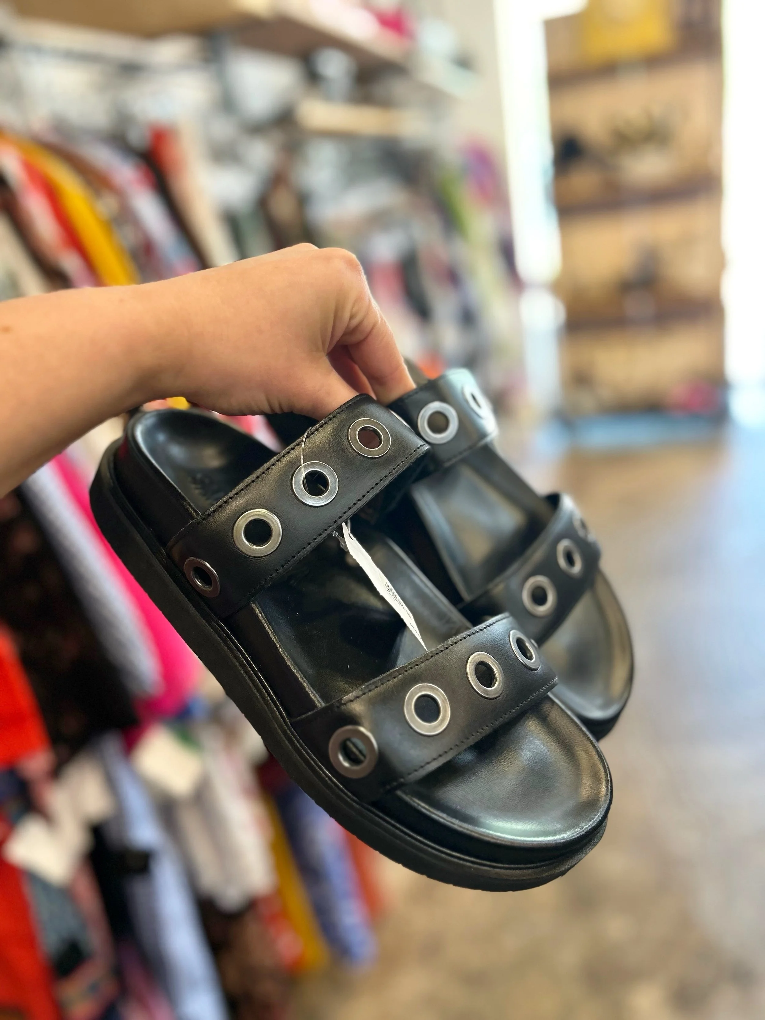 Add these grommet sandals to your look!✨ Available at @greenestreetgateway

Saint + Sofia Size 39
$42.95

Email us for inquiries!
📧gateway@greenestreet.com