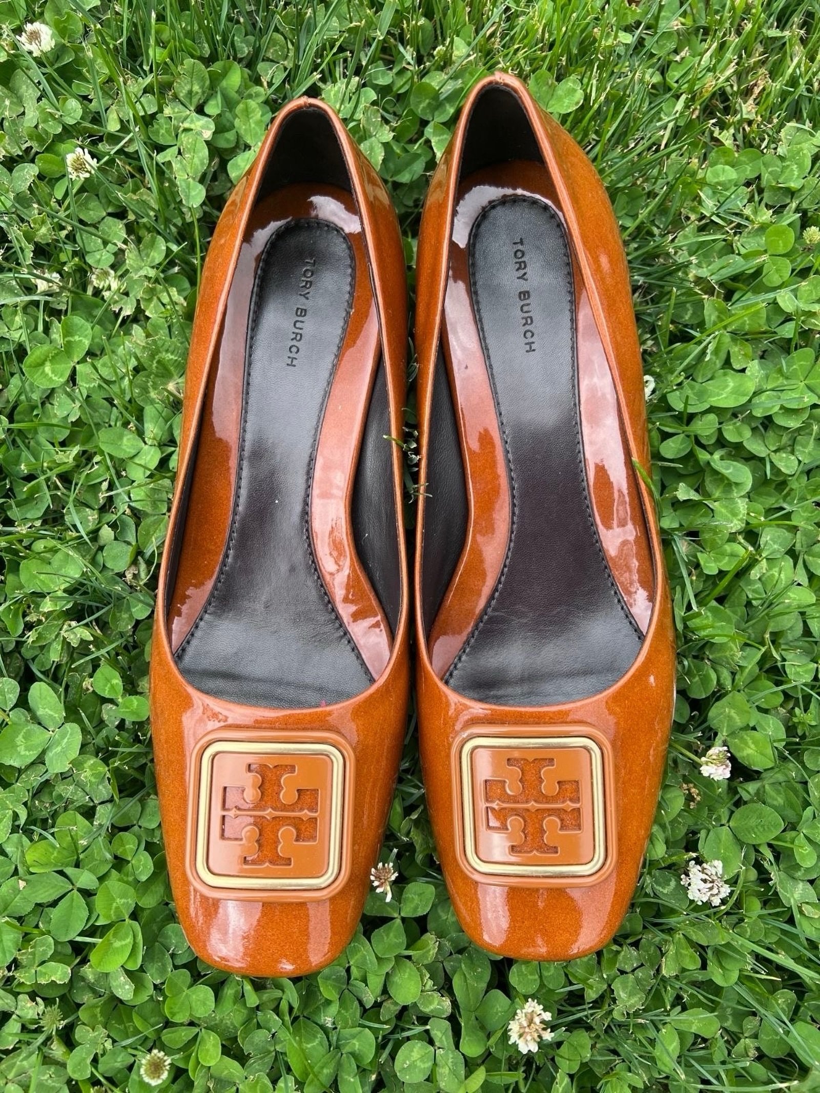 Step into these gorgeous Tory Burch shoes! New in at @greenestreetlambertvillenj

Size 9.5 $74.95

Email us for inquiries!
📧lambertville@greenestreet.com