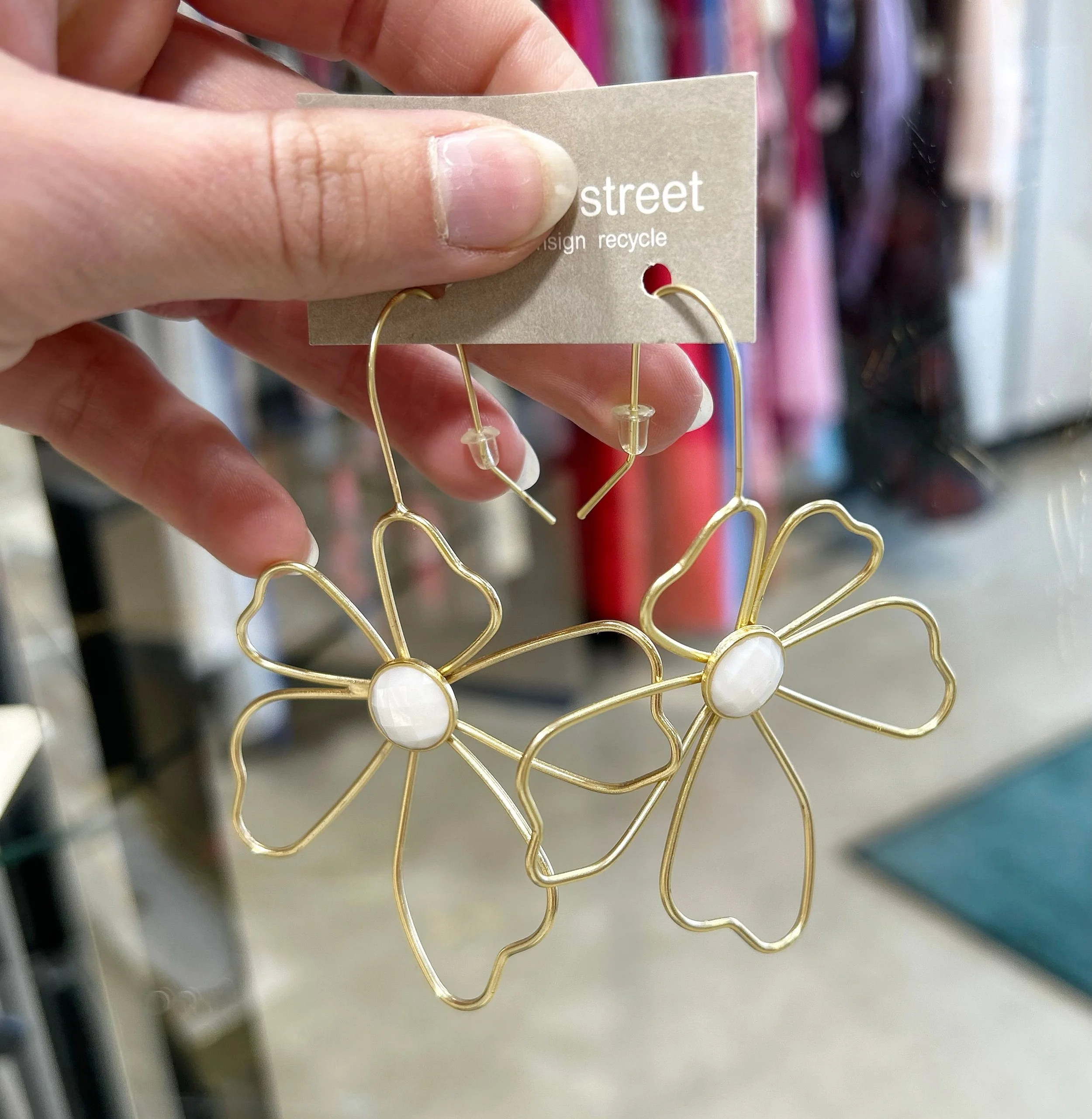 These Anthropologie flower earrings are a must-have! Available at @greenestreetexton

$18.95

Email us for inquiries!
📧fairfield@greenestreet.com