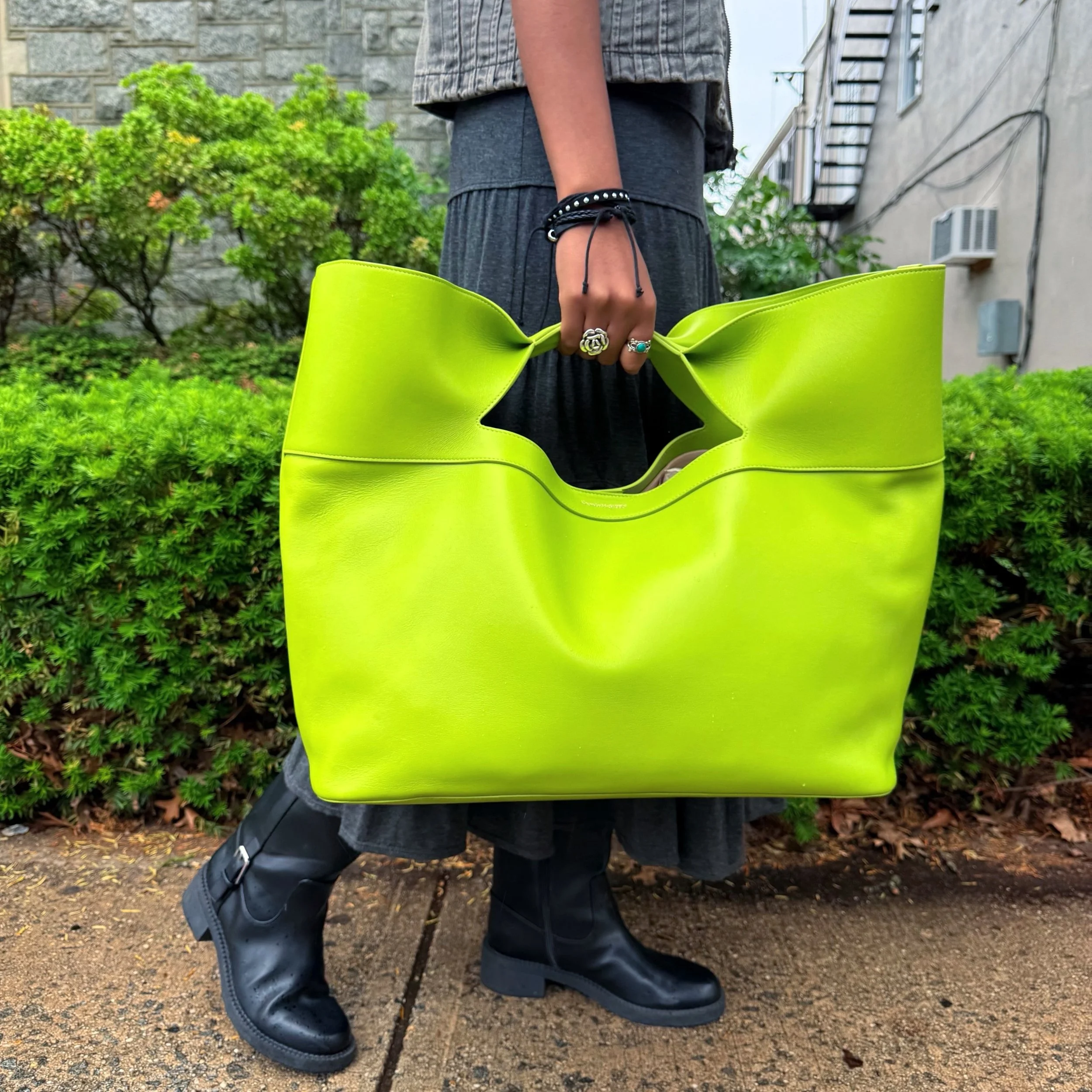 Brighten up your day with this stunning bright green Alexander McQueen The Bow shopping bag💚 Available at @greenestreetprinceton

$895.95

Call or email us for inquiries!
📞609-904-3004
📧princeton@greenestreet.com