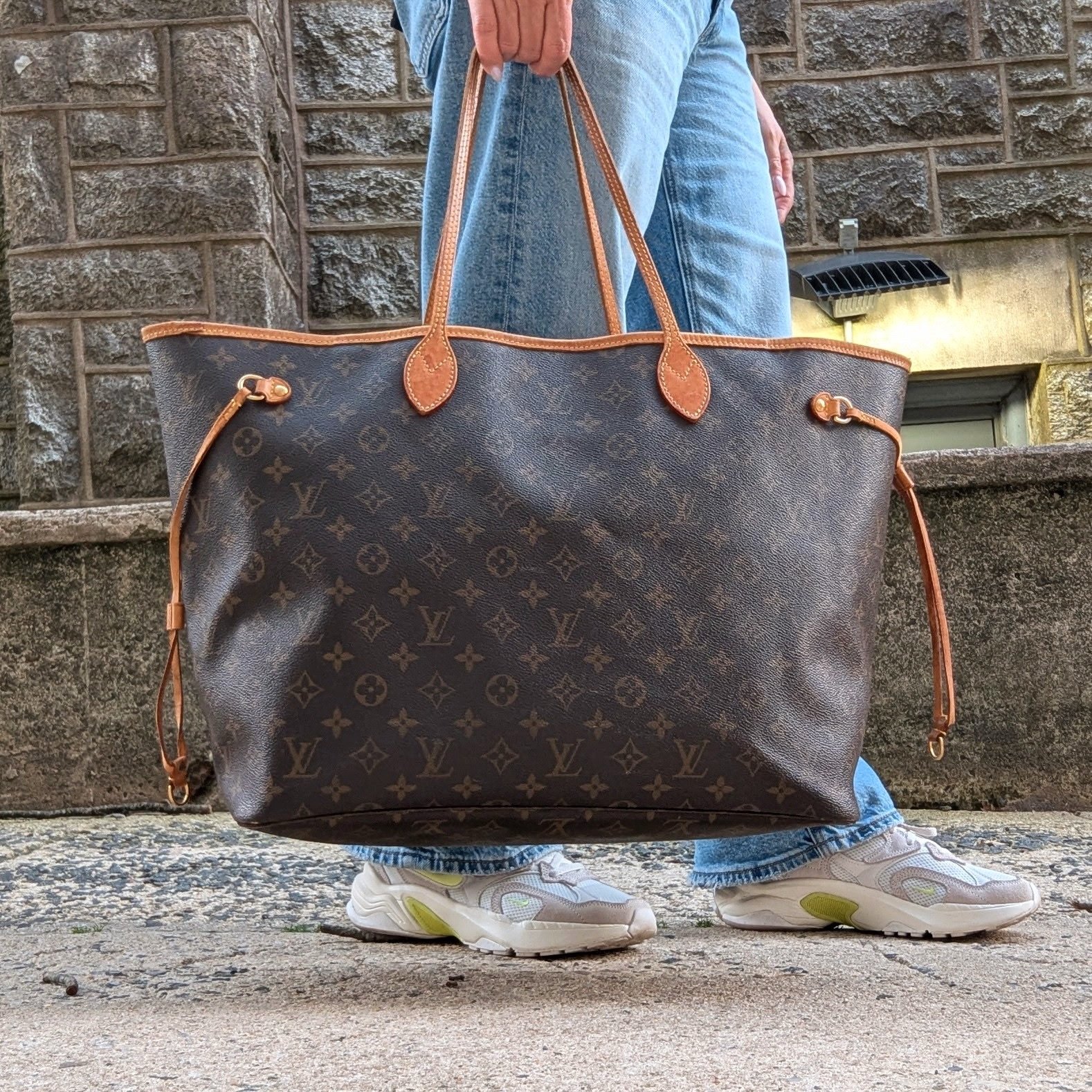 LV Neverfull GM just in at @greenestreetprinceton!😍

$980.95
✅Authenticated via Entrupy

Call or email us for inquiries!
📞609-904-3004
📧princeton@greenestreet.com