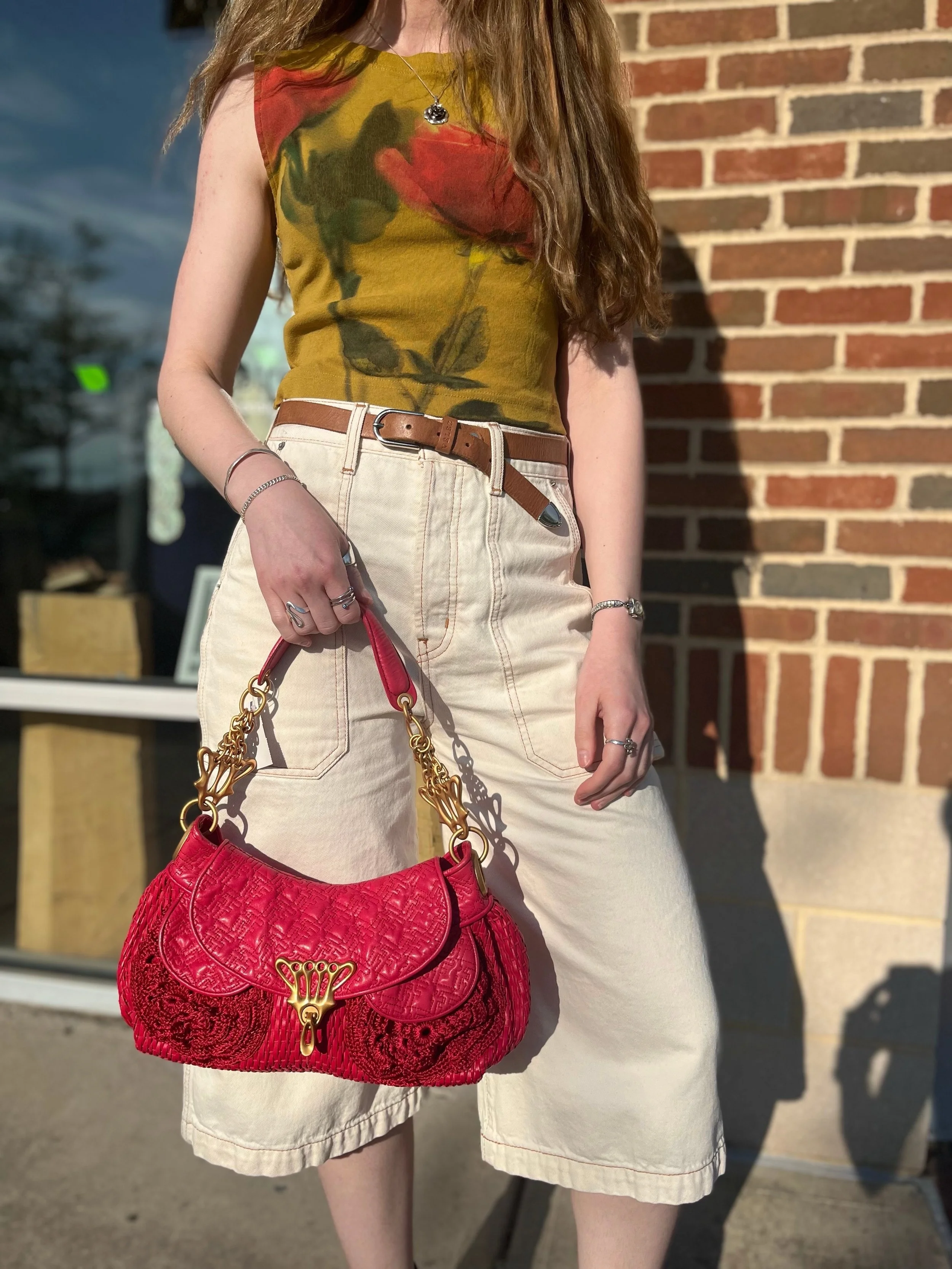 Find the perfect accessories to go with your look! Scoop up this cute red Folli-Follie bag from @greenestreetenglishvillage✨❤️

$72.95

Call or email us for inquiries!
📞267-217-3235
📧englishvillage@greenestreet.com