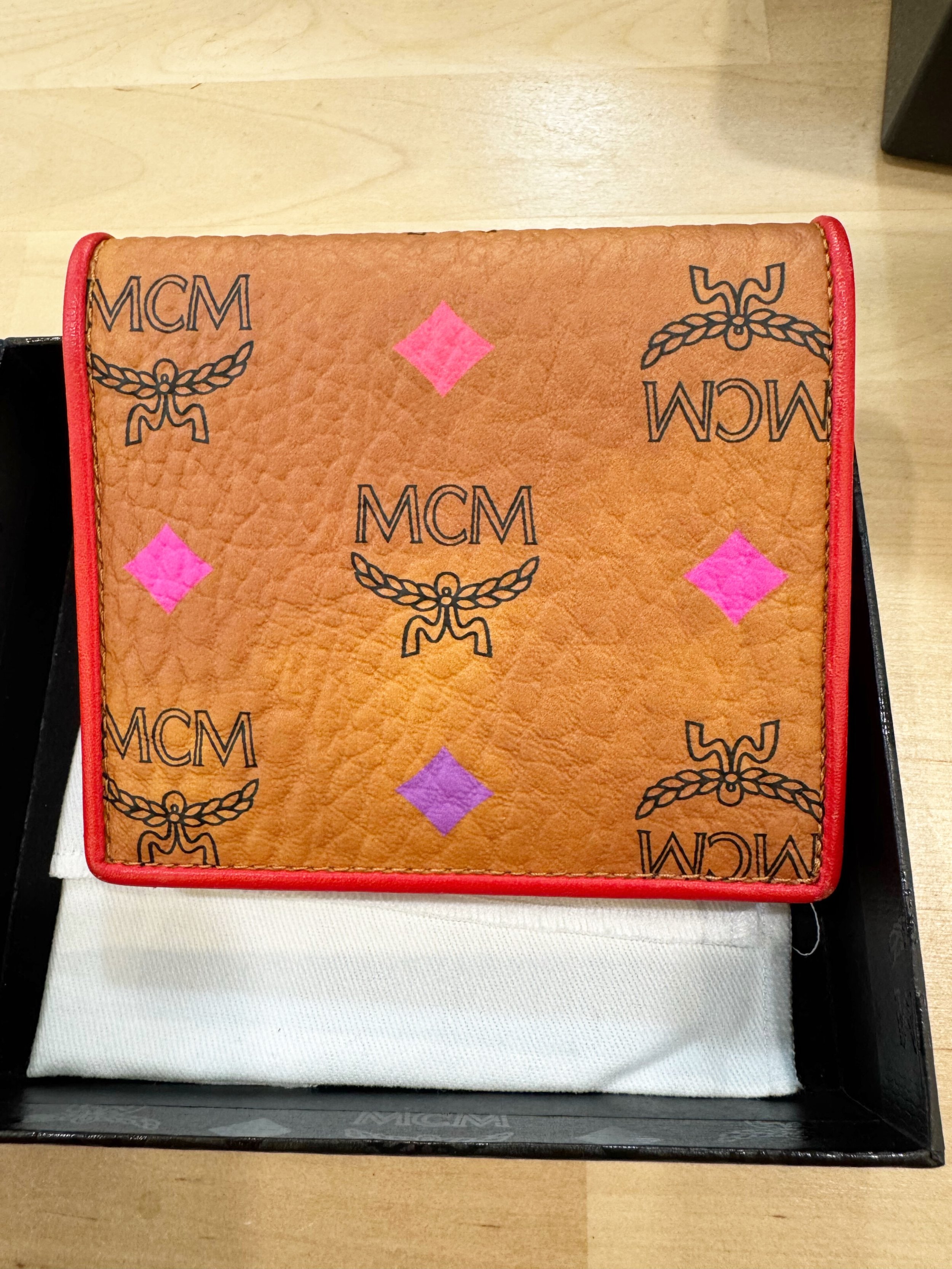 Scoop up this gorgeous MCM wallet from @greenestreetsouthstreet!✨

$188.95

Contact us for inquiries!
📞215-703-7478
📧southstreet@greenestreet.com